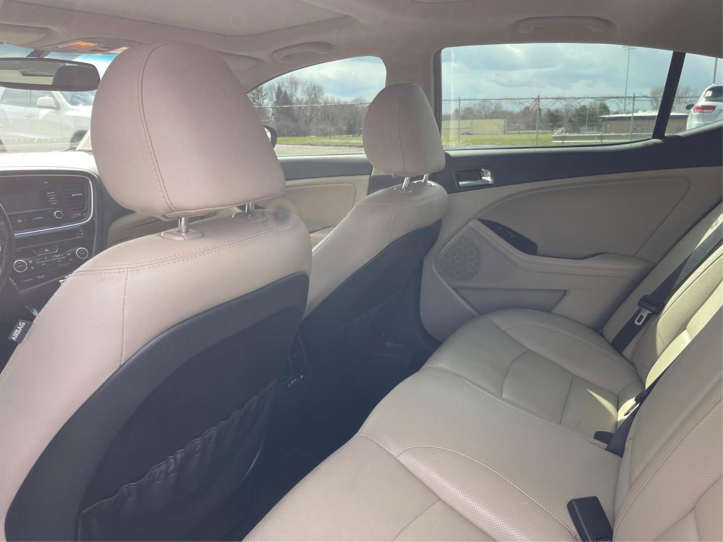 2014 Kia Optima EX (5XXGN4A70EG) with an Theta II 2.4L I-4 gasoline direct injection engine, located at 4508 South Dixie Dr, Moraine, OH, 45439, (937) 908-9800, 39.807072, -84.031563 - Photo#9