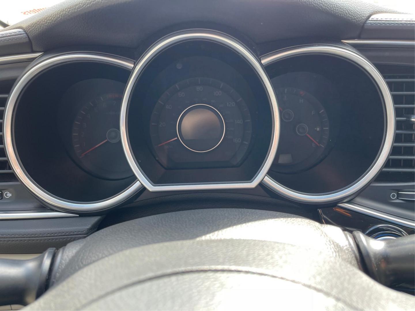 2014 Kia Optima EX (5XXGN4A70EG) with an Theta II 2.4L I-4 gasoline direct injection engine, located at 4508 South Dixie Dr, Moraine, OH, 45439, (937) 908-9800, 39.807072, -84.031563 - Photo#14