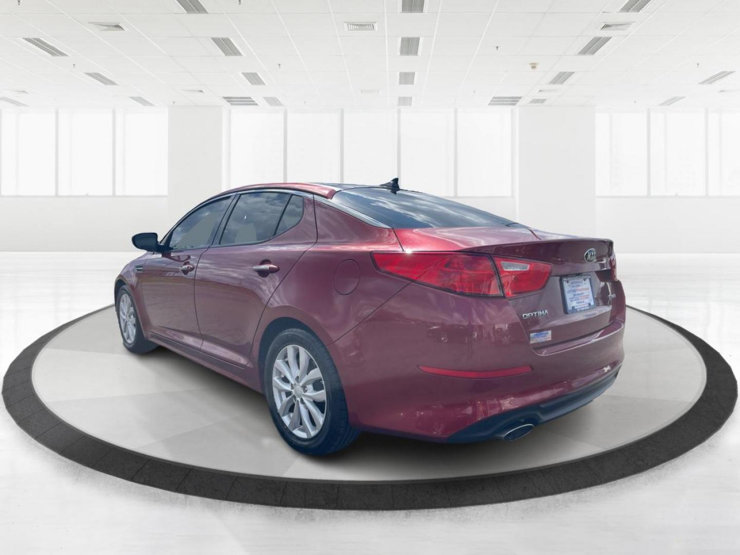 2014 Kia Optima EX (5XXGN4A70EG) with an Theta II 2.4L I-4 gasoline direct injection engine, located at 4508 South Dixie Dr, Moraine, OH, 45439, (937) 908-9800, 39.807072, -84.031563 - Photo#4