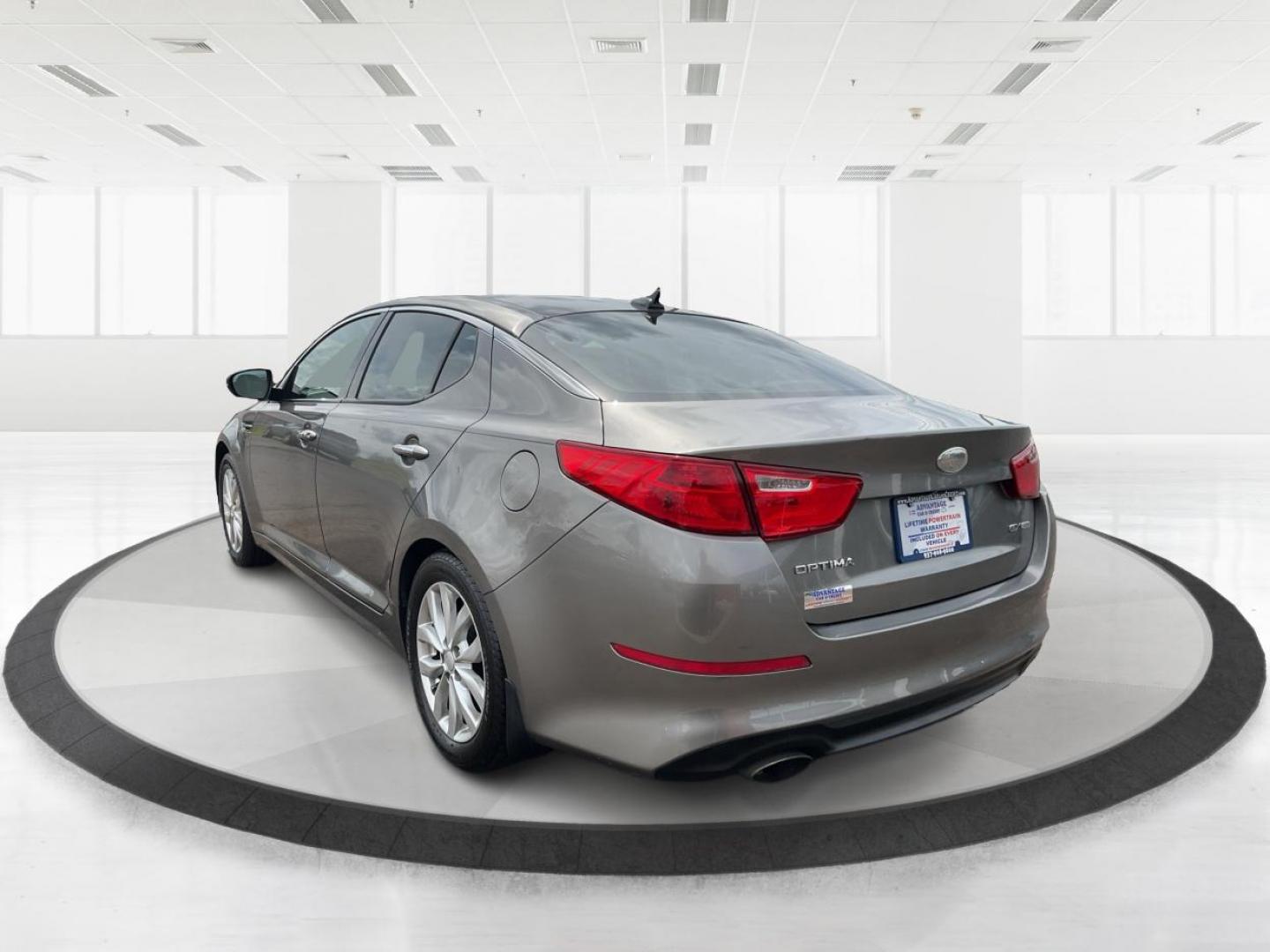 2014 Kia Optima EX (5XXGN4A76EG) with an Theta II 2.4L I-4 gasoline direct injection engine, located at 4508 South Dixie Dr, Moraine, OH, 45439, (937) 908-9800, 39.807072, -84.031563 - Photo#4