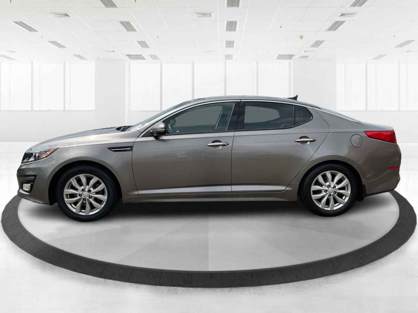 2014 Kia Optima EX (5XXGN4A76EG) with an Theta II 2.4L I-4 gasoline direct injection engine, located at 4508 South Dixie Dr, Moraine, OH, 45439, (937) 908-9800, 39.807072, -84.031563 - Photo#5