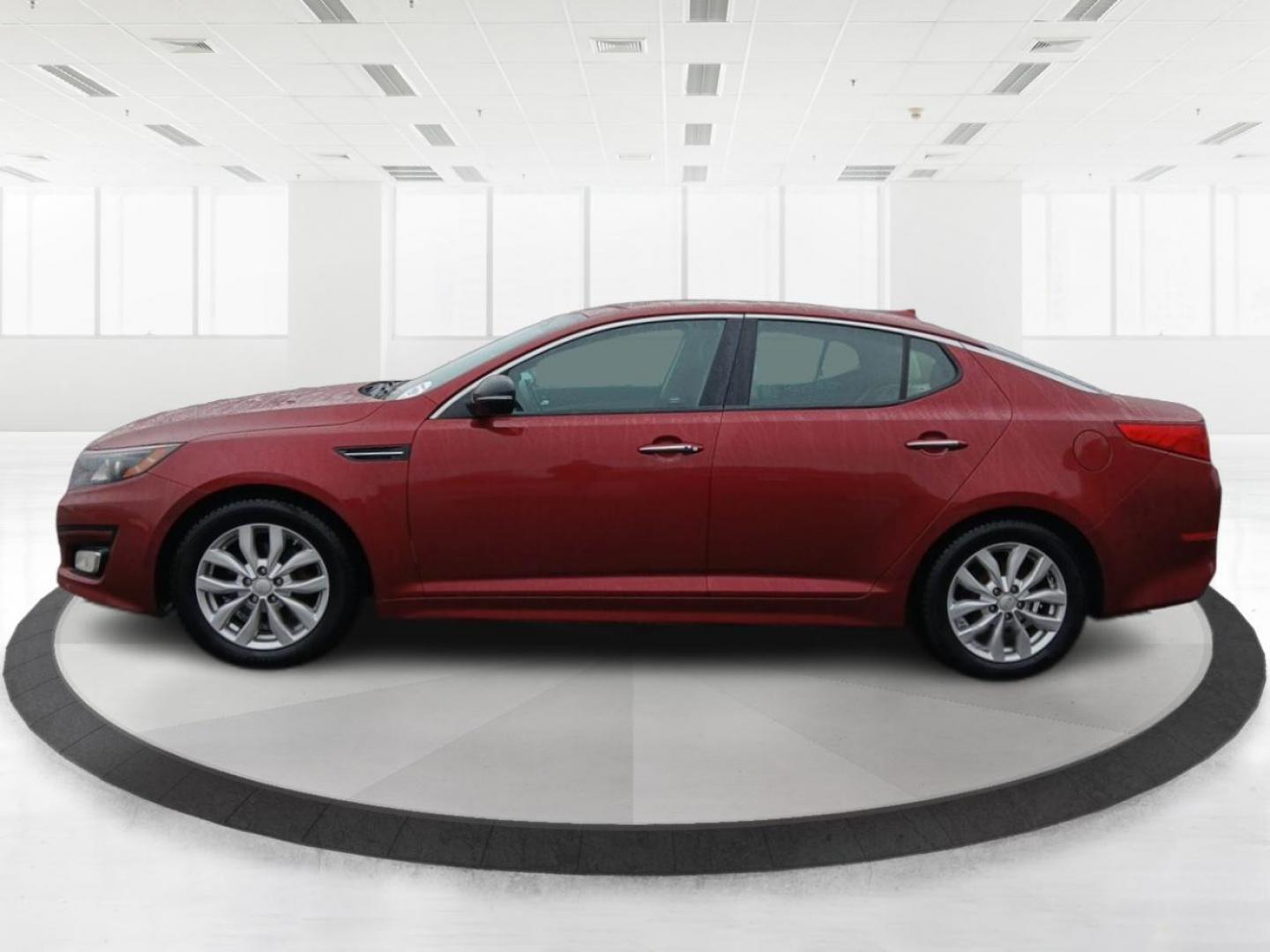 2014 Kia Optima EX (5XXGN4A76EG) with an 2.4L L4 DOHC 16V engine, 6-Speed Automatic transmission, located at 880 E. National Road, OH, 45377, (937) 908-9800, 39.891918, -84.183975 - Photo#5