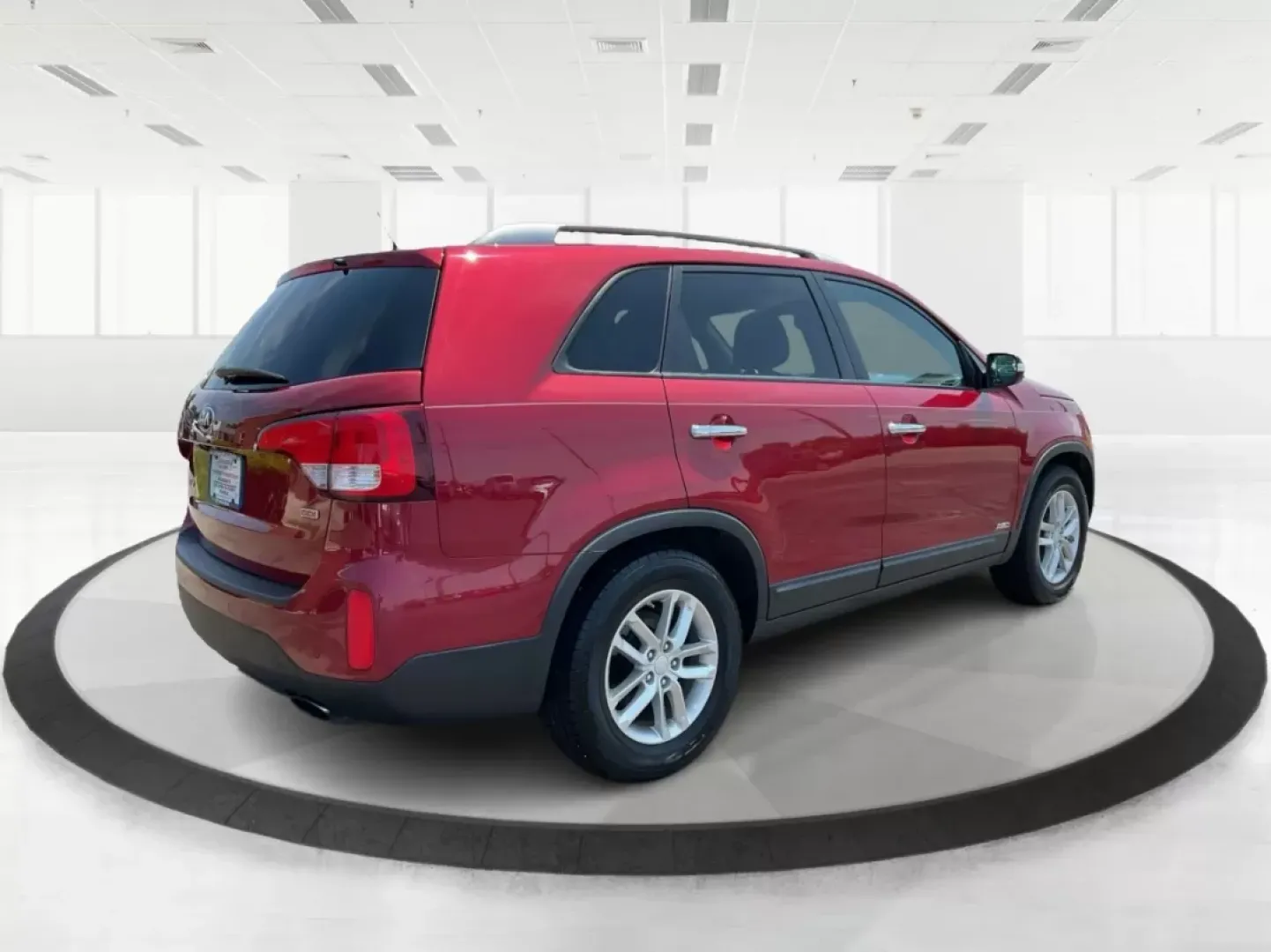 2014 Kia Sorento LX (5XYKTCA64EG) with an 2.4L I-4 gasoline direct injection engine, located at 1230 East Main St, Xenia, OH, 45385, (937) 908-9800, 39.688042, -83.910538 - Photo#2
