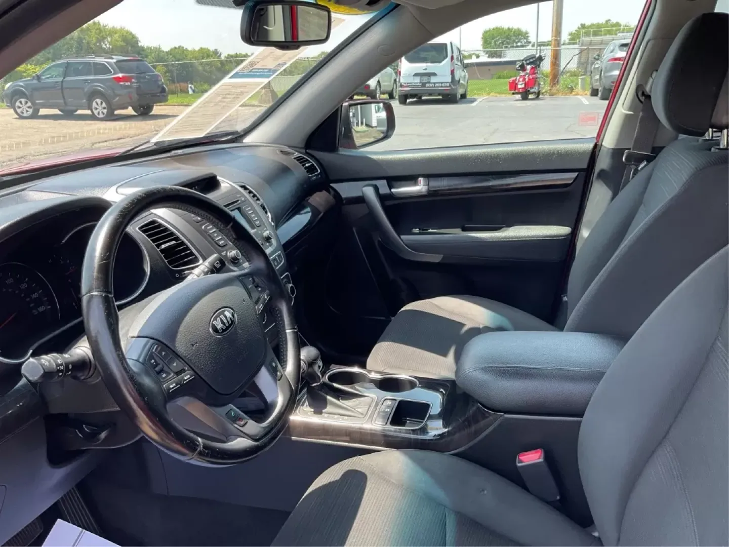 2014 Kia Sorento LX (5XYKTCA64EG) with an 2.4L I-4 gasoline direct injection engine, located at 1230 East Main St, Xenia, OH, 45385, (937) 908-9800, 39.688042, -83.910538 - Photo#8