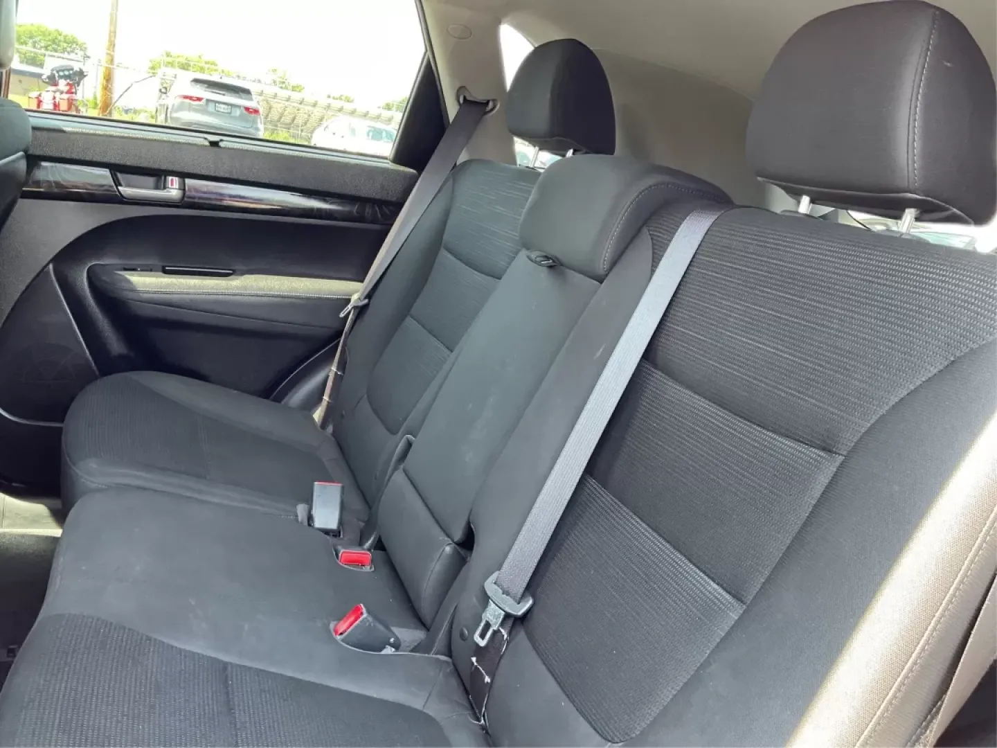 2014 Kia Sorento LX (5XYKTCA64EG) with an 2.4L I-4 gasoline direct injection engine, located at 1230 East Main St, Xenia, OH, 45385, (937) 908-9800, 39.688042, -83.910538 - Photo#9