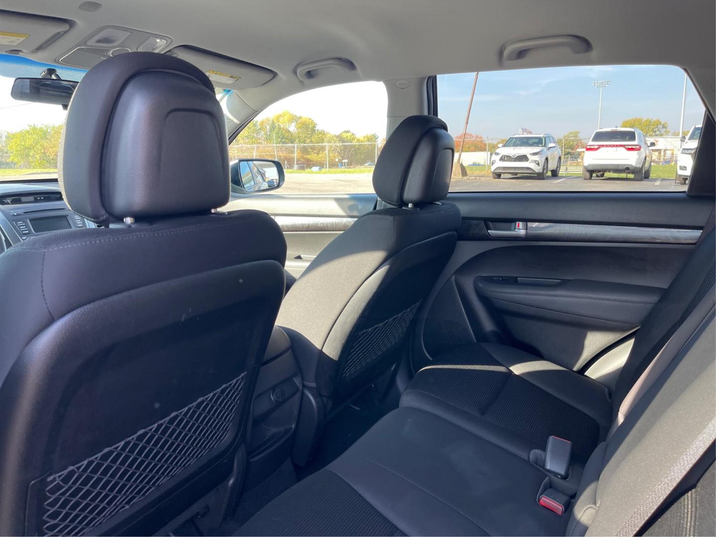 2014 Kia Sorento LX V6 AWD (5XYKTDA72EG) with an 3.3L V6 DOHC 24V engine, 6-Speed Automatic transmission, located at 1184 Kauffman Ave, Fairborn, OH, 45324, (937) 908-9800, 39.807072, -84.031563 - Photo#9