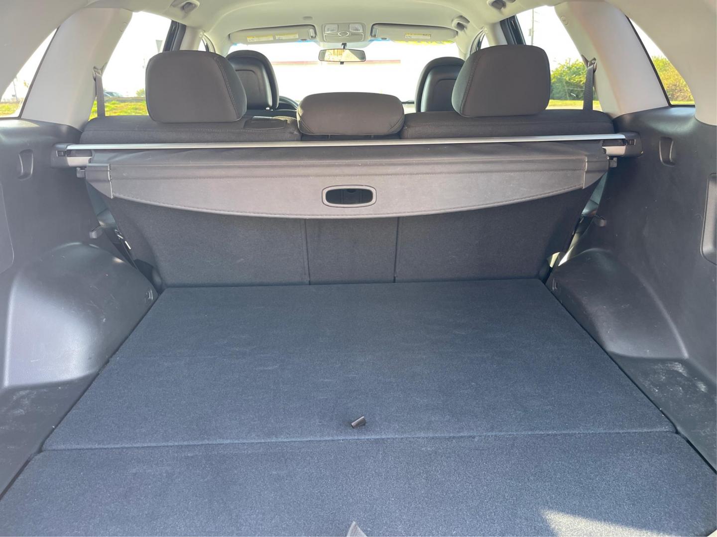 2014 Kia Sorento LX V6 AWD (5XYKTDA72EG) with an 3.3L V6 DOHC 24V engine, 6-Speed Automatic transmission, located at 1184 Kauffman Ave, Fairborn, OH, 45324, (937) 908-9800, 39.807072, -84.031563 - Photo#10