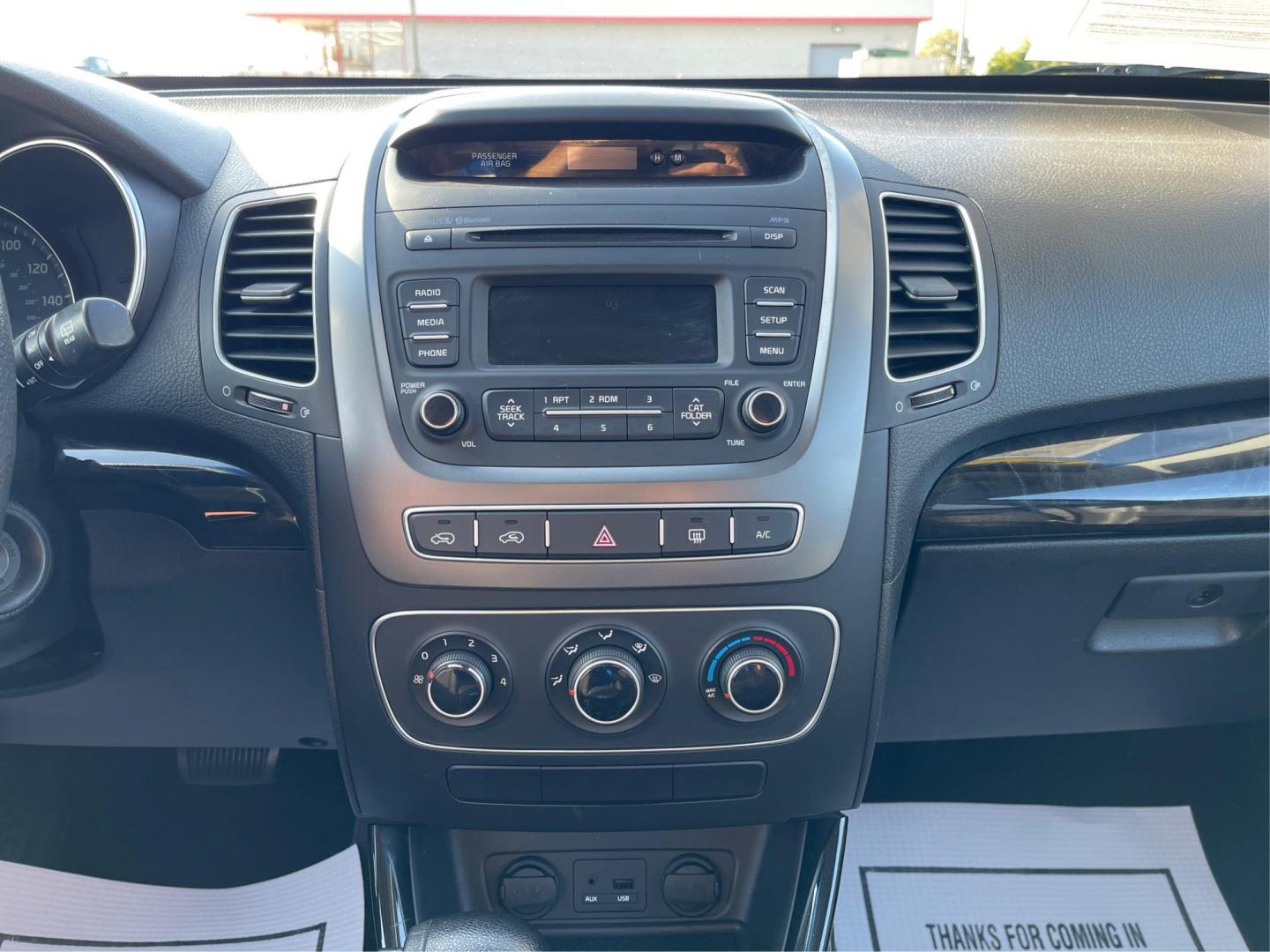 2014 Kia Sorento LX V6 AWD (5XYKTDA72EG) with an 3.3L V6 DOHC 24V engine, 6-Speed Automatic transmission, located at 1184 Kauffman Ave, Fairborn, OH, 45324, (937) 908-9800, 39.807072, -84.031563 - Photo#11
