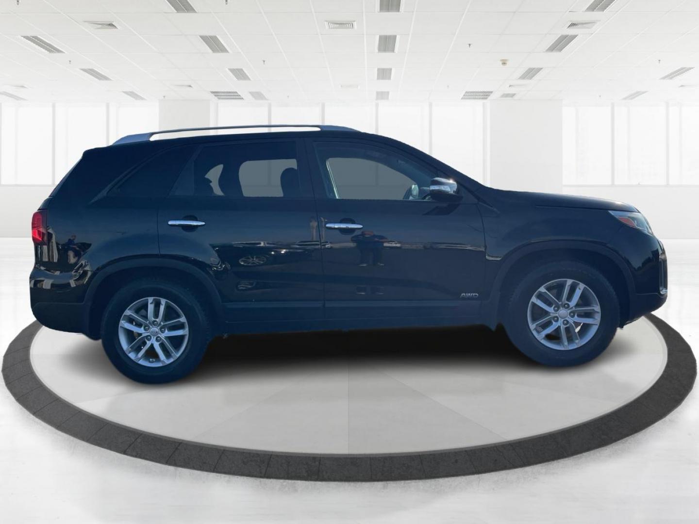 2014 Kia Sorento LX V6 AWD (5XYKTDA72EG) with an 3.3L V6 DOHC 24V engine, 6-Speed Automatic transmission, located at 1184 Kauffman Ave, Fairborn, OH, 45324, (937) 908-9800, 39.807072, -84.031563 - Photo#1