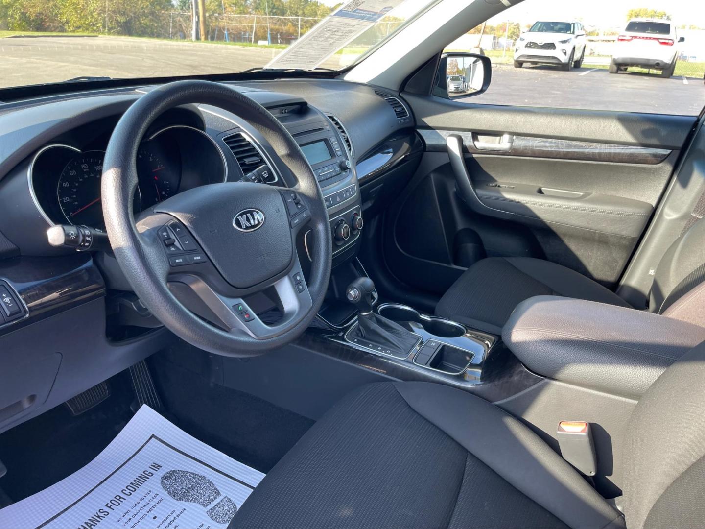 2014 Kia Sorento LX V6 AWD (5XYKTDA72EG) with an 3.3L V6 DOHC 24V engine, 6-Speed Automatic transmission, located at 1184 Kauffman Ave, Fairborn, OH, 45324, (937) 908-9800, 39.807072, -84.031563 - Photo#8