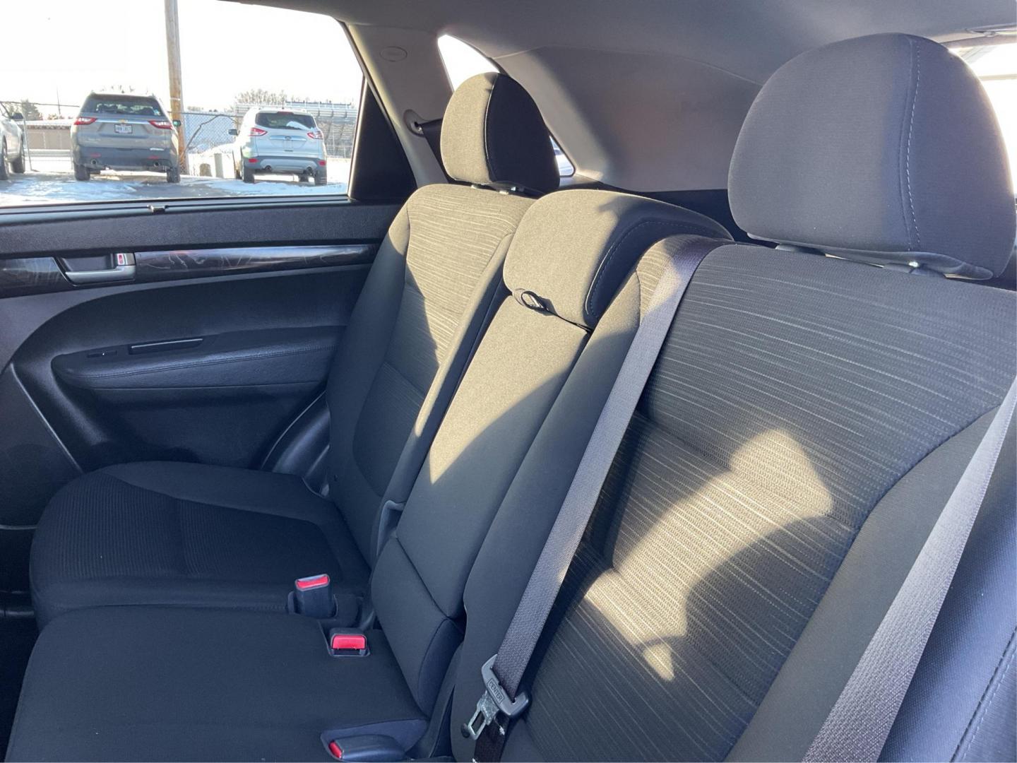 2014 Kia Sorento LX 2WD (5XYKT3A63EG) with an 2.4L L4 DOHC 16V engine, 6-Speed Automatic transmission, located at 1230 East Main St, Xenia, OH, 45385, (937) 908-9800, 39.688042, -83.910538 - Photo#9
