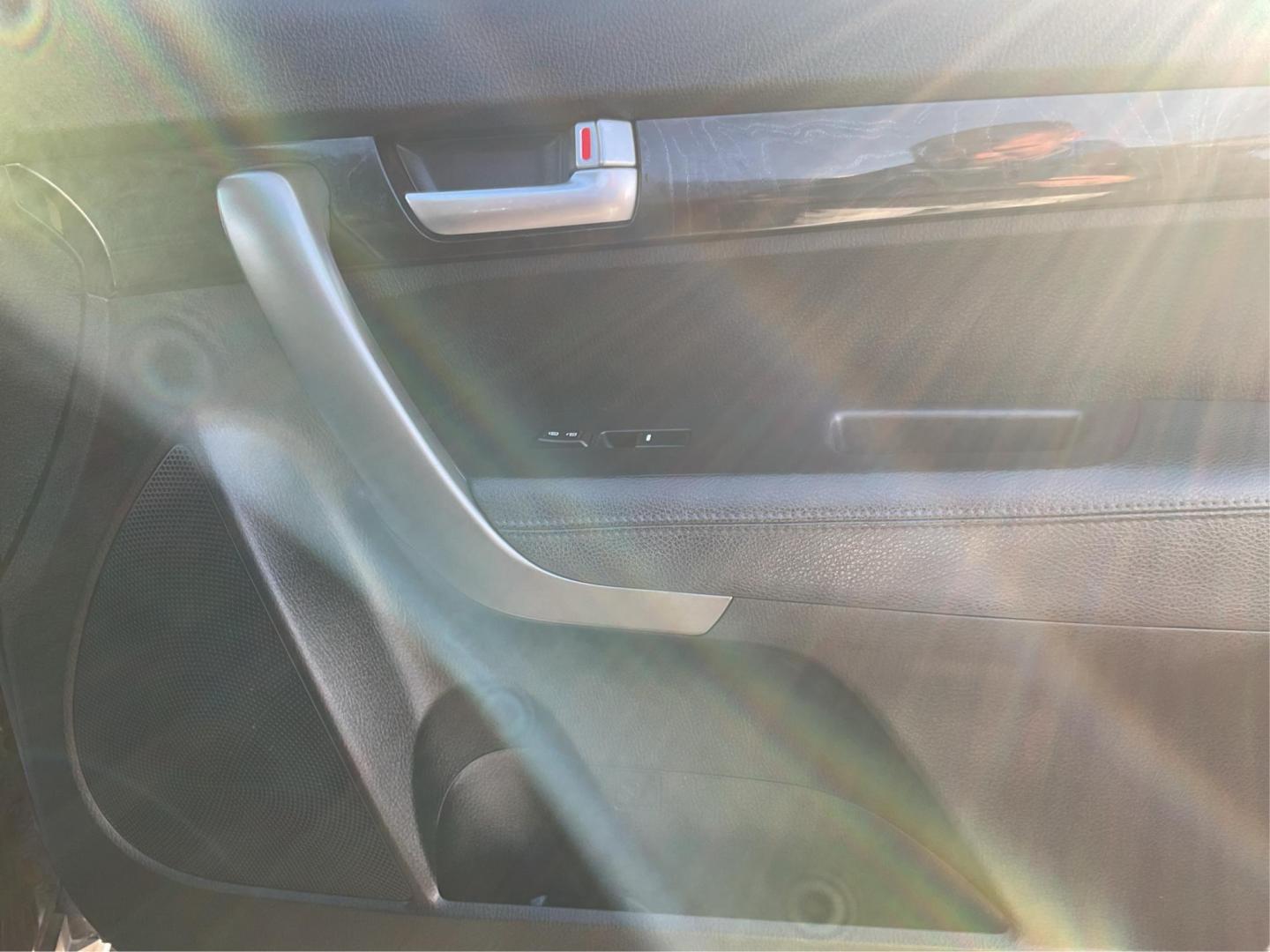 2014 Kia Sorento LX 2WD (5XYKT3A63EG) with an 2.4L L4 DOHC 16V engine, 6-Speed Automatic transmission, located at 1230 East Main St, Xenia, OH, 45385, (937) 908-9800, 39.688042, -83.910538 - Photo#17