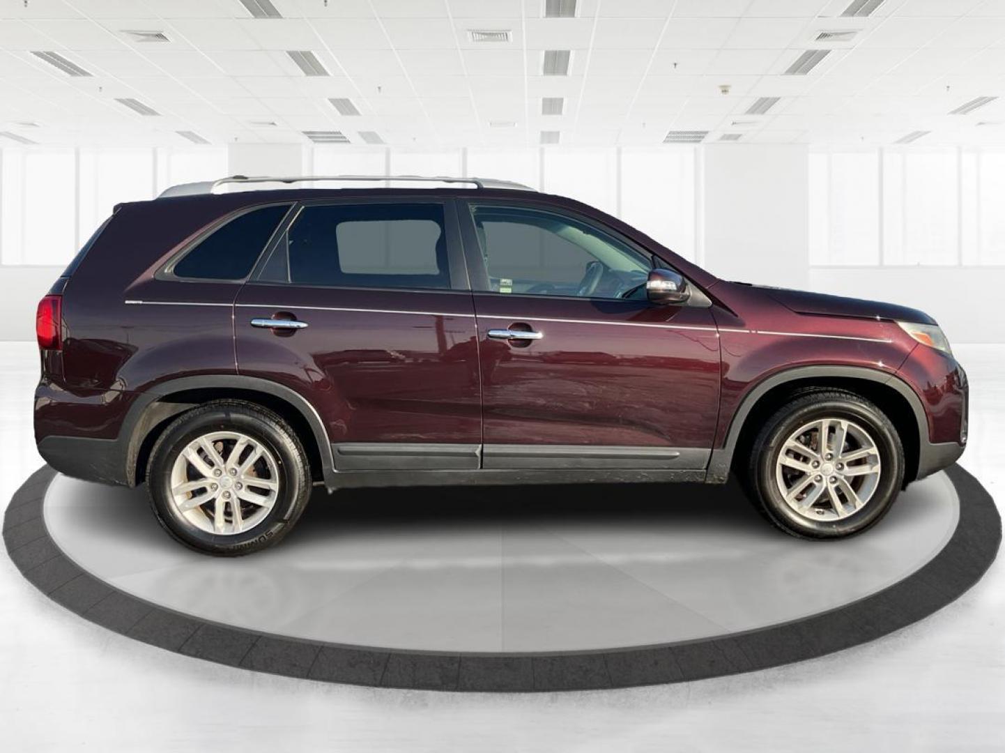 2014 Kia Sorento LX 2WD (5XYKT3A63EG) with an 2.4L L4 DOHC 16V engine, 6-Speed Automatic transmission, located at 1230 East Main St, Xenia, OH, 45385, (937) 908-9800, 39.688042, -83.910538 - Photo#1