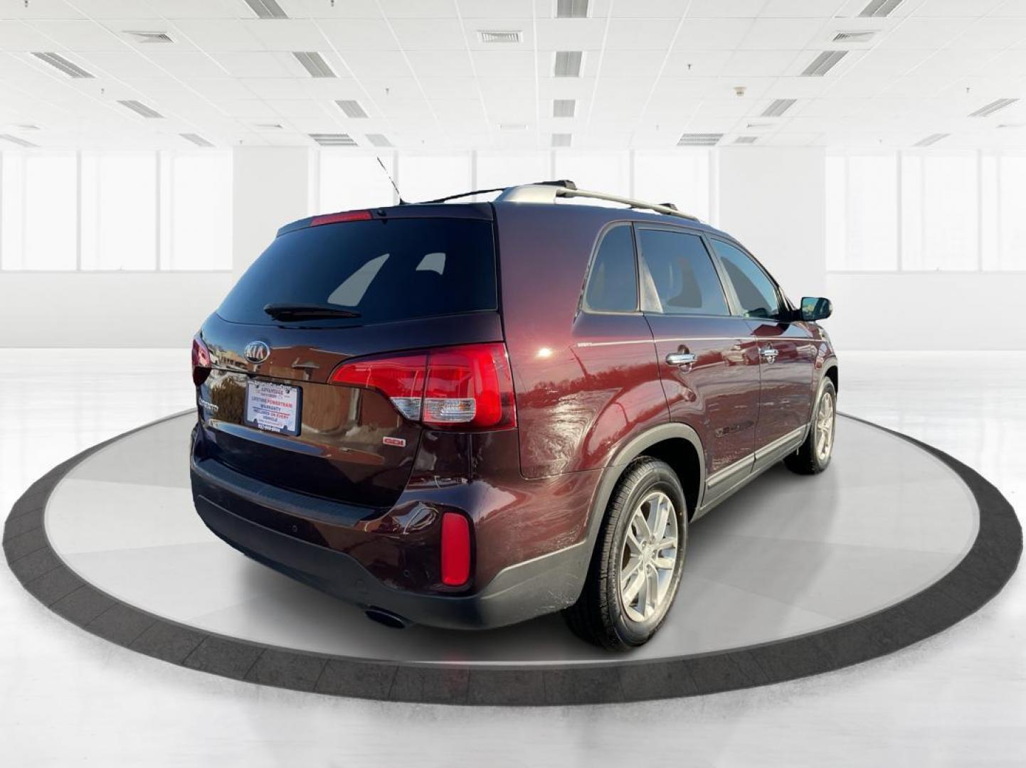 2014 Kia Sorento LX 2WD (5XYKT3A63EG) with an 2.4L L4 DOHC 16V engine, 6-Speed Automatic transmission, located at 1230 East Main St, Xenia, OH, 45385, (937) 908-9800, 39.688042, -83.910538 - Photo#2