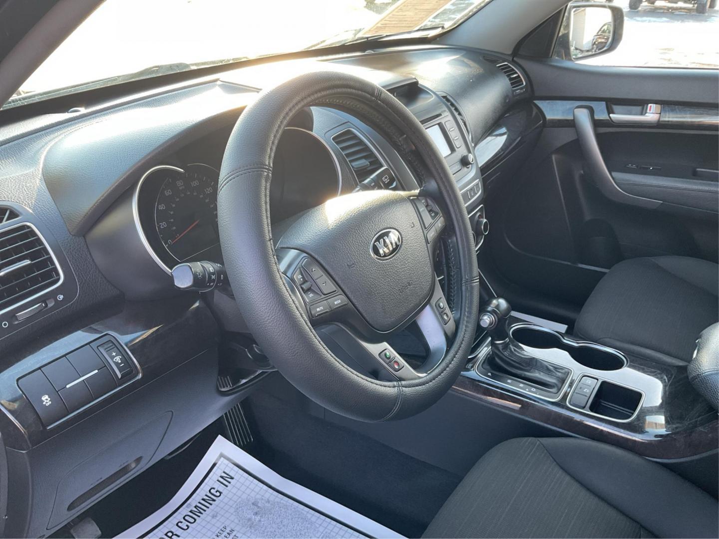 2014 Kia Sorento LX 2WD (5XYKT3A63EG) with an 2.4L L4 DOHC 16V engine, 6-Speed Automatic transmission, located at 1230 East Main St, Xenia, OH, 45385, (937) 908-9800, 39.688042, -83.910538 - Photo#8