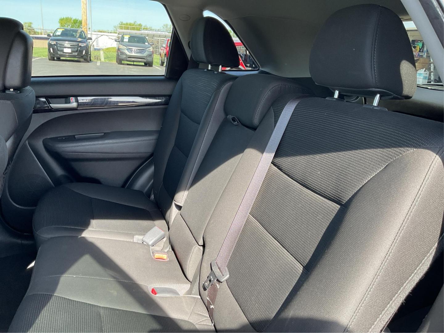 2014 Kia Sorento LX (5XYKT3A69EG) with an 2.4L I-4 gasoline direct injection engine, located at 1230 East Main St, Xenia, OH, 45385, (937) 908-9800, 39.688042, -83.910538 - Photo#9