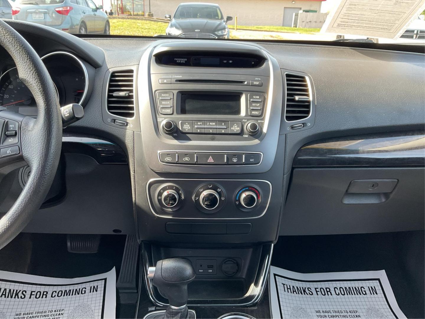 2014 Kia Sorento LX (5XYKT3A69EG) with an 2.4L I-4 gasoline direct injection engine, located at 1230 East Main St, Xenia, OH, 45385, (937) 908-9800, 39.688042, -83.910538 - Photo#12