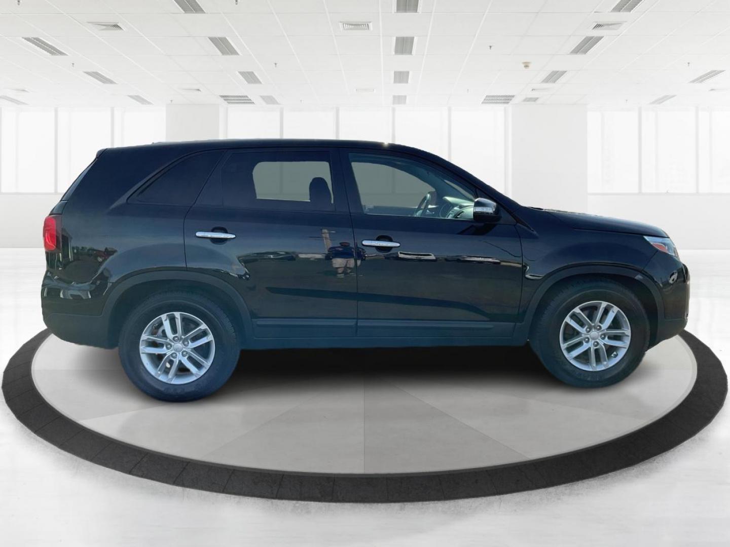 2014 Kia Sorento LX (5XYKT3A69EG) with an 2.4L I-4 gasoline direct injection engine, located at 1230 East Main St, Xenia, OH, 45385, (937) 908-9800, 39.688042, -83.910538 - Photo#1