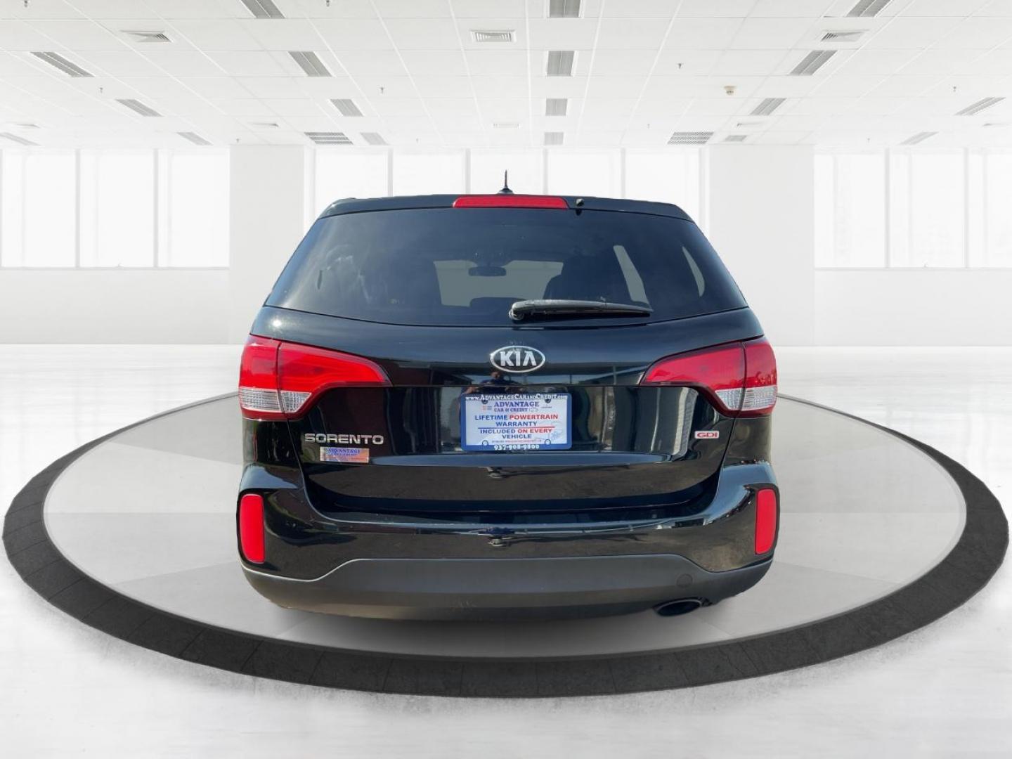 2014 Kia Sorento LX (5XYKT3A69EG) with an 2.4L I-4 gasoline direct injection engine, located at 1230 East Main St, Xenia, OH, 45385, (937) 908-9800, 39.688042, -83.910538 - Photo#3
