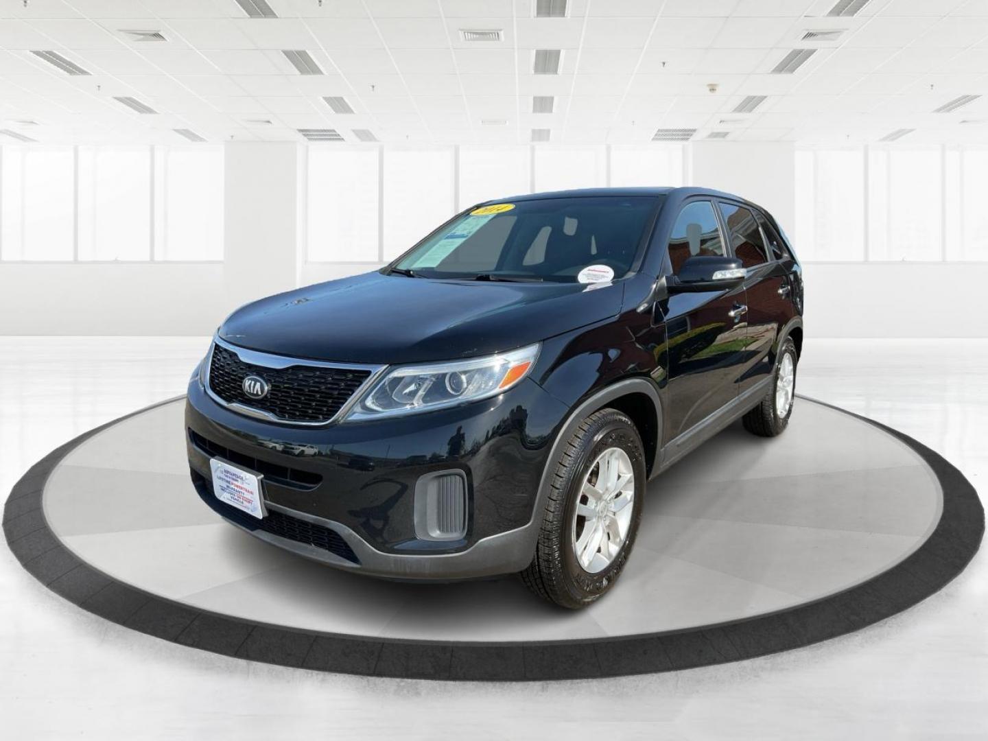 2014 Kia Sorento LX (5XYKT3A69EG) with an 2.4L I-4 gasoline direct injection engine, located at 1230 East Main St, Xenia, OH, 45385, (937) 908-9800, 39.688042, -83.910538 - Photo#7