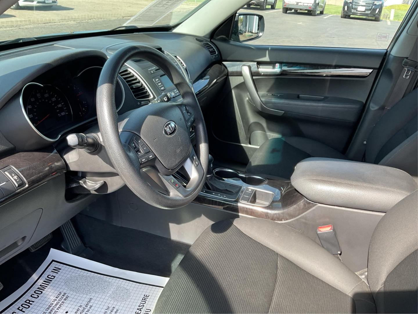 2014 Kia Sorento LX (5XYKT3A69EG) with an 2.4L I-4 gasoline direct injection engine, located at 1230 East Main St, Xenia, OH, 45385, (937) 908-9800, 39.688042, -83.910538 - Photo#8