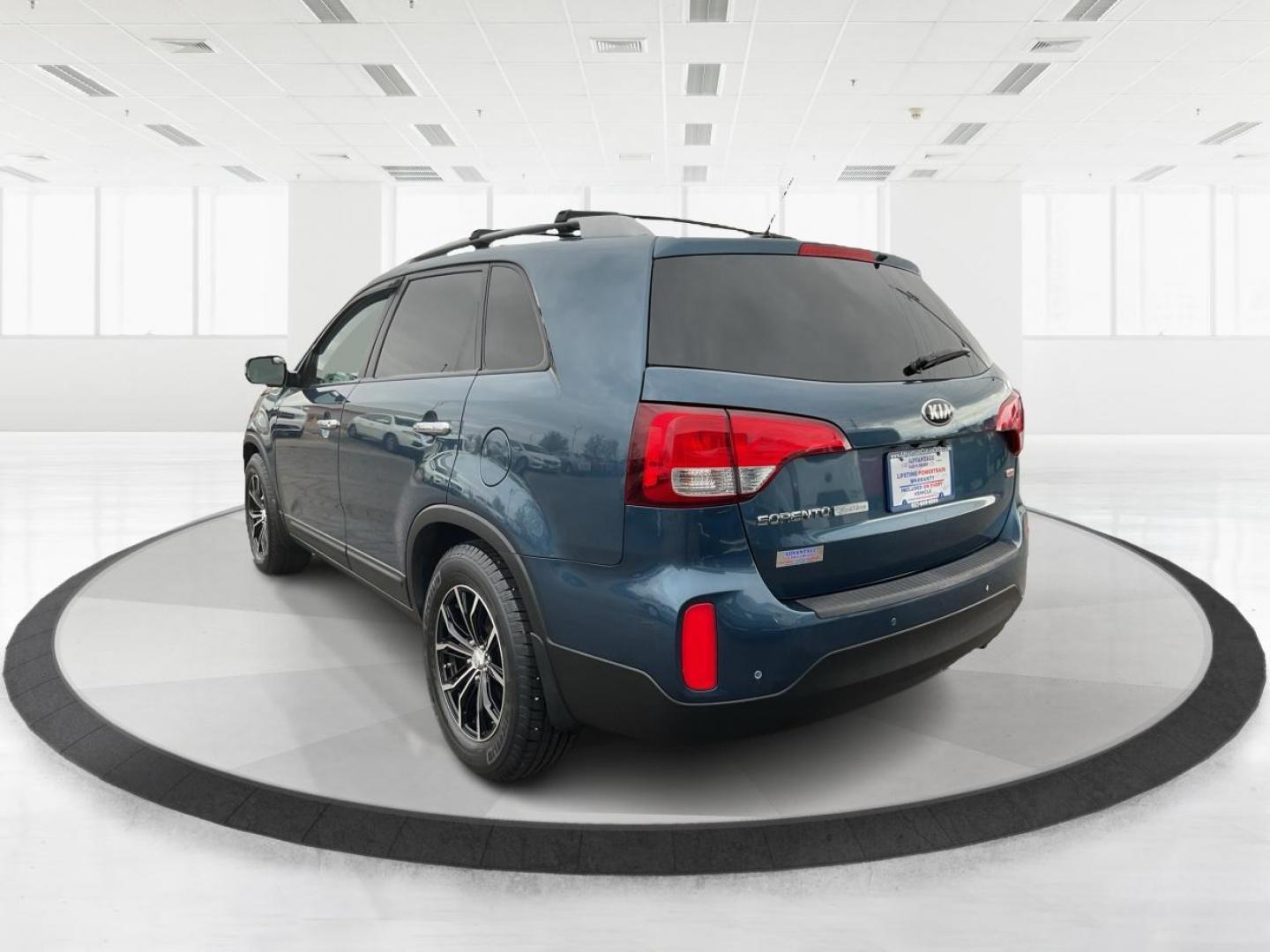 2014 Blue Kia Sorento LX 2WD (5XYKT3A64EG) with an 2.4L L4 DOHC 16V engine, 6-Speed Automatic transmission, located at 8750 N County Rd 25A, Piqua, OH, 45356, (937) 908-9800, 40.164391, -84.232513 - Photo#4