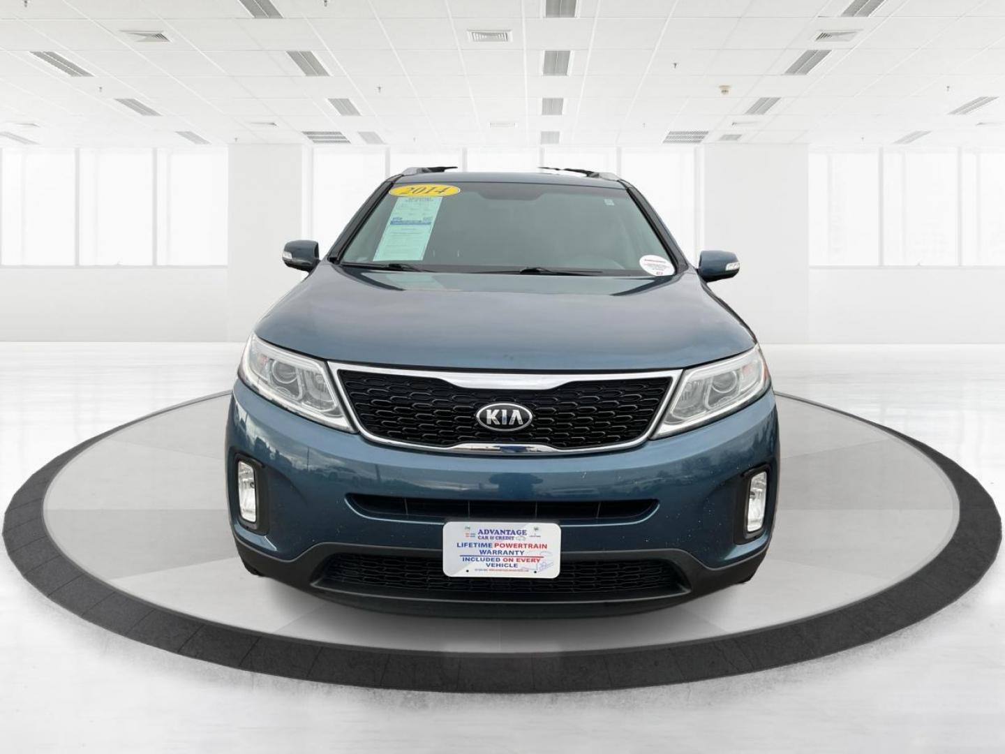 2014 Blue Kia Sorento LX 2WD (5XYKT3A64EG) with an 2.4L L4 DOHC 16V engine, 6-Speed Automatic transmission, located at 8750 N County Rd 25A, Piqua, OH, 45356, (937) 908-9800, 40.164391, -84.232513 - Photo#6