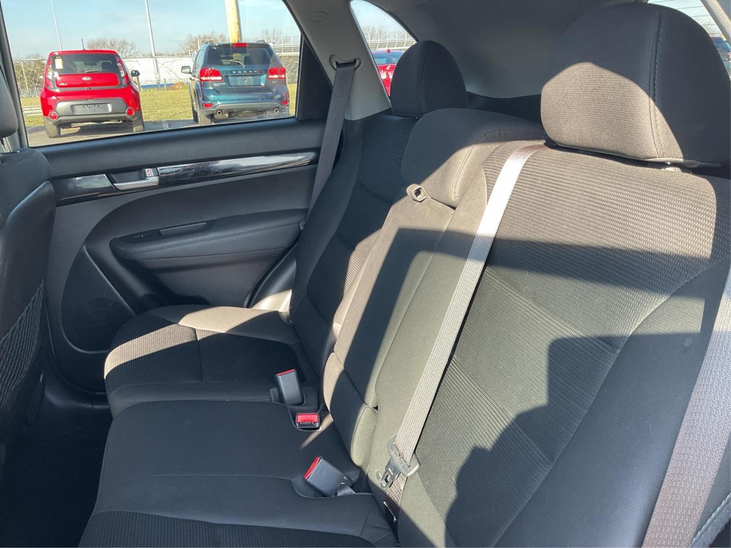 2014 Kia Sorento LX 2WD (5XYKT3A64EG) with an 2.4L L4 DOHC 16V engine, 6-Speed Automatic transmission, located at 1099 N County Rd 25A , Troy, OH, 45373, (937) 908-9800, 40.057041, -84.215462 - Photo#9