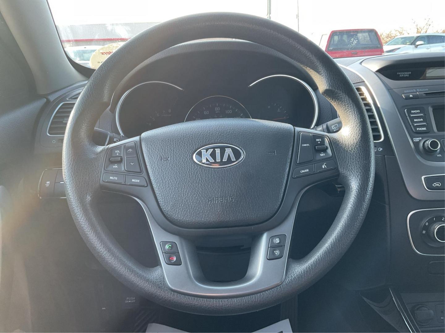 2014 Kia Sorento LX 2WD (5XYKT3A64EG) with an 2.4L L4 DOHC 16V engine, 6-Speed Automatic transmission, located at 1099 N County Rd 25A , Troy, OH, 45373, (937) 908-9800, 40.057041, -84.215462 - Photo#15