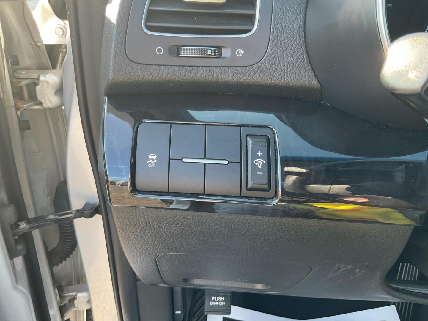 2014 Kia Sorento LX 2WD (5XYKT3A64EG) with an 2.4L L4 DOHC 16V engine, 6-Speed Automatic transmission, located at 1099 N County Rd 25A , Troy, OH, 45373, (937) 908-9800, 40.057041, -84.215462 - Photo#16