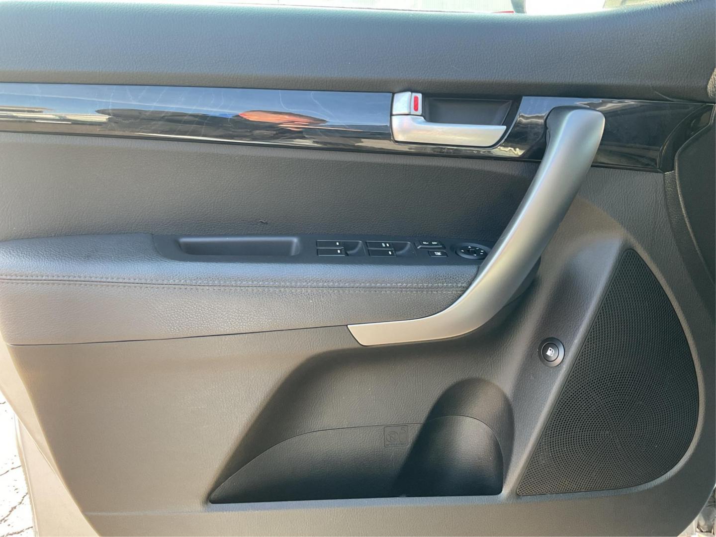 2014 Kia Sorento LX 2WD (5XYKT3A64EG) with an 2.4L L4 DOHC 16V engine, 6-Speed Automatic transmission, located at 1099 N County Rd 25A , Troy, OH, 45373, (937) 908-9800, 40.057041, -84.215462 - Photo#17