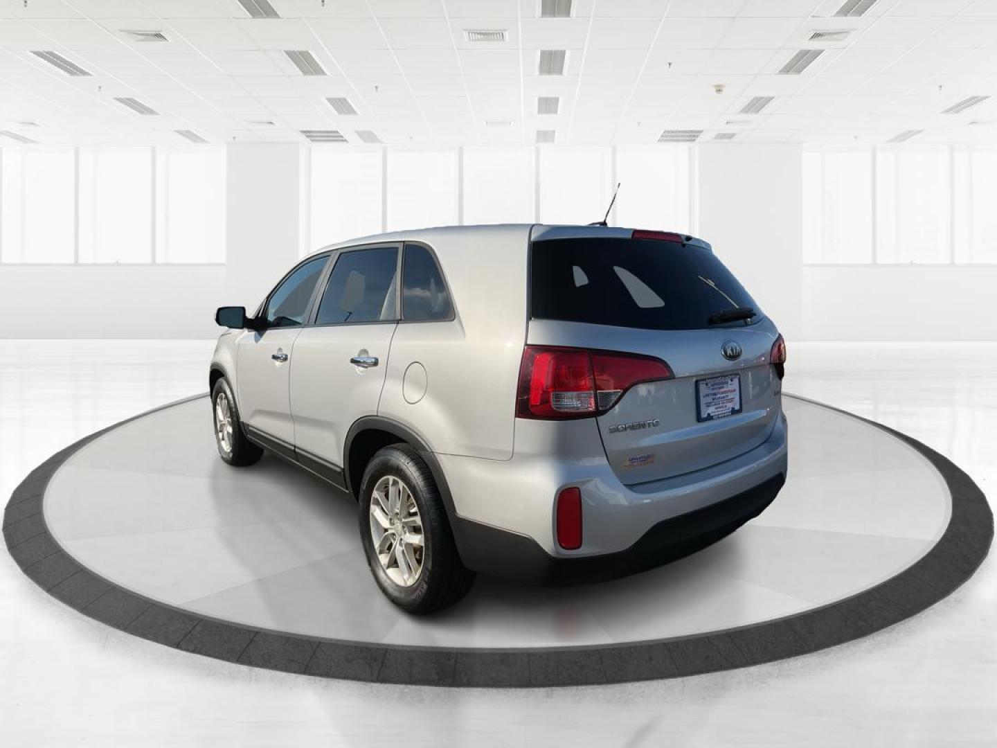 2014 Kia Sorento LX 2WD (5XYKT3A64EG) with an 2.4L L4 DOHC 16V engine, 6-Speed Automatic transmission, located at 1099 N County Rd 25A , Troy, OH, 45373, (937) 908-9800, 40.057041, -84.215462 - Photo#4