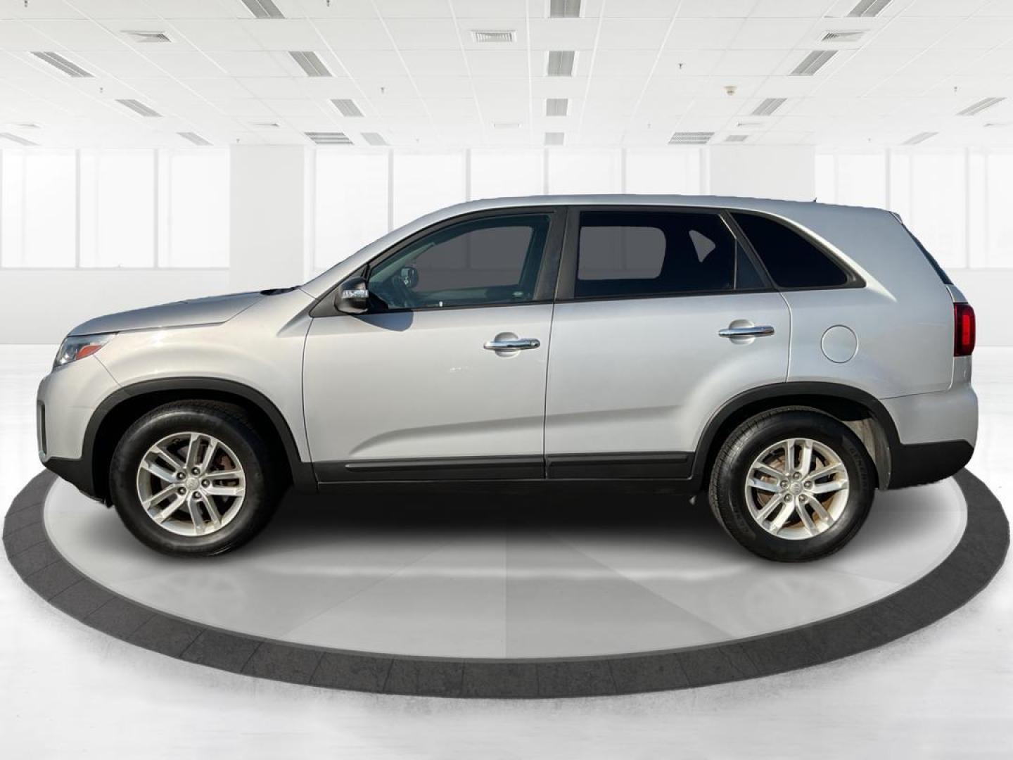 2014 Kia Sorento LX 2WD (5XYKT3A64EG) with an 2.4L L4 DOHC 16V engine, 6-Speed Automatic transmission, located at 1099 N County Rd 25A , Troy, OH, 45373, (937) 908-9800, 40.057041, -84.215462 - Photo#5