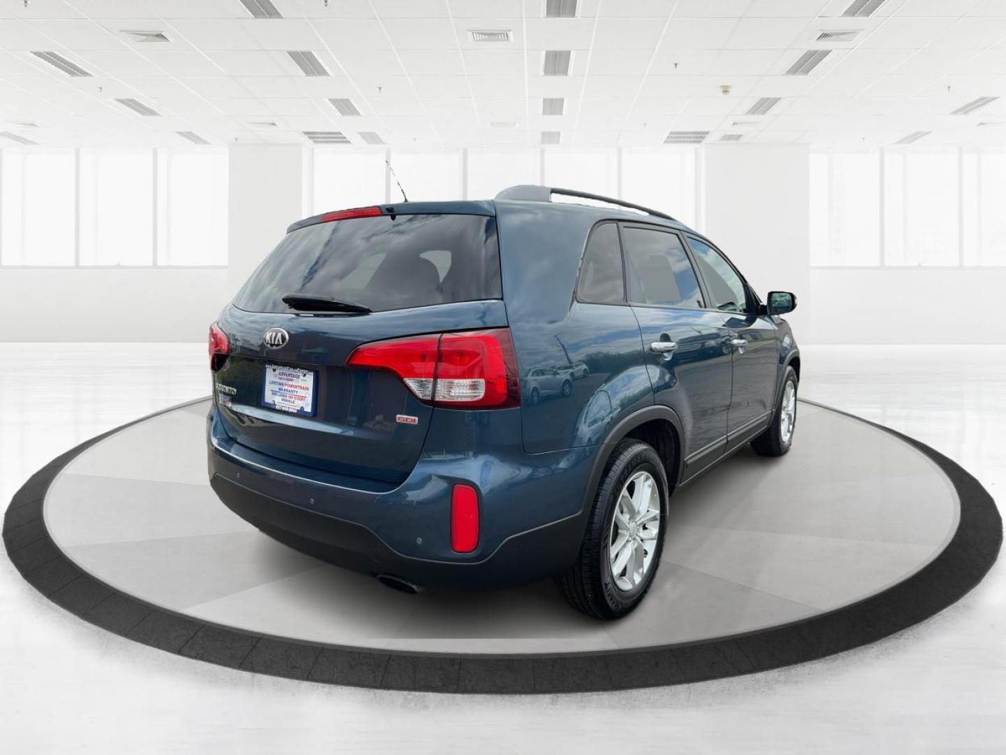 2014 Kia Sorento LX (5XYKT3A66EG) with an 2.4L I-4 gasoline direct injection engine, located at 1951 S Dayton Lakeview Rd., New Carlisle, OH, 45344, (937) 908-9800, 39.890999, -84.050255 - Photo#2