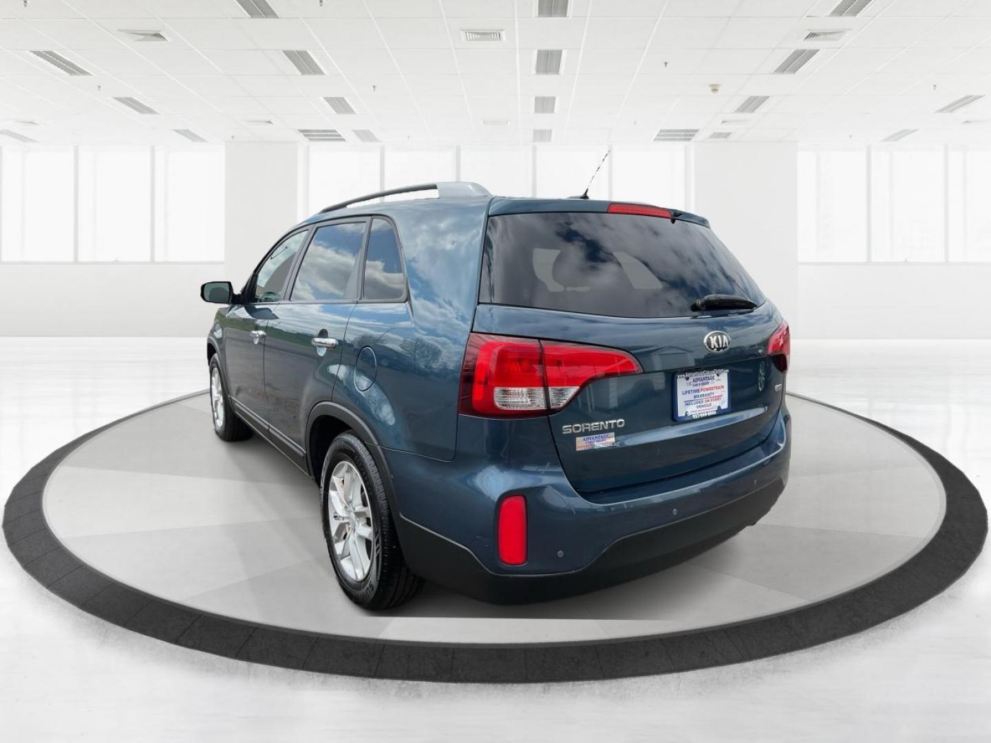 2014 Kia Sorento LX (5XYKT3A66EG) with an 2.4L I-4 gasoline direct injection engine, located at 1951 S Dayton Lakeview Rd., New Carlisle, OH, 45344, (937) 908-9800, 39.890999, -84.050255 - Photo#4