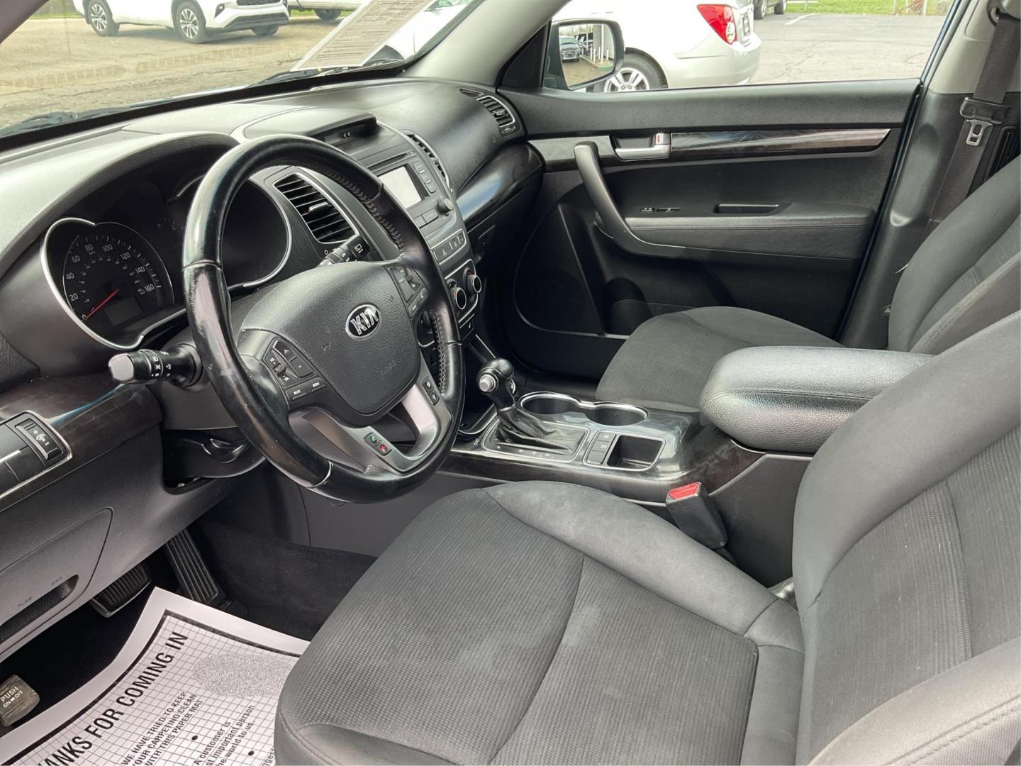 2014 Kia Sorento LX (5XYKT3A66EG) with an 2.4L I-4 gasoline direct injection engine, located at 1951 S Dayton Lakeview Rd., New Carlisle, OH, 45344, (937) 908-9800, 39.890999, -84.050255 - Photo#8