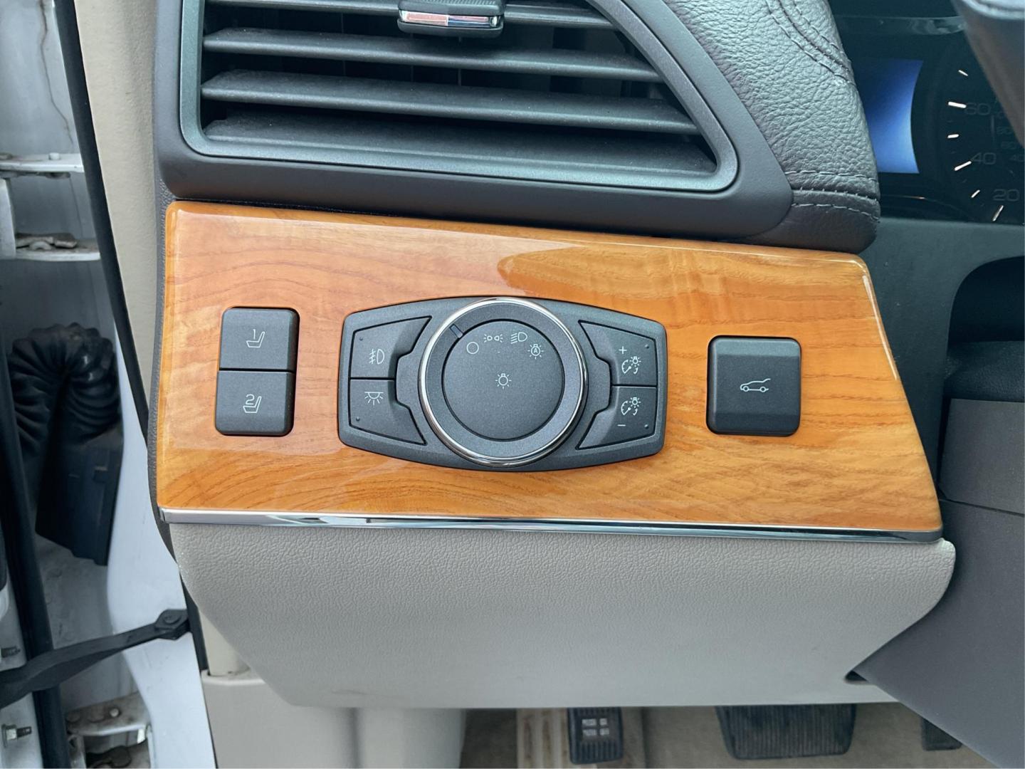 2014 Lincoln MKX AWD (2LMDJ8JK4EB) with an Other engine, located at 880 E. National Road, OH, 45377, (937) 908-9800, 39.891918, -84.183975 - Photo#16