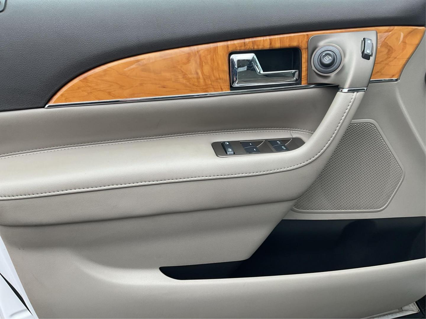 2014 Lincoln MKX AWD (2LMDJ8JK4EB) with an Other engine, located at 880 E. National Road, OH, 45377, (937) 908-9800, 39.891918, -84.183975 - Photo#18
