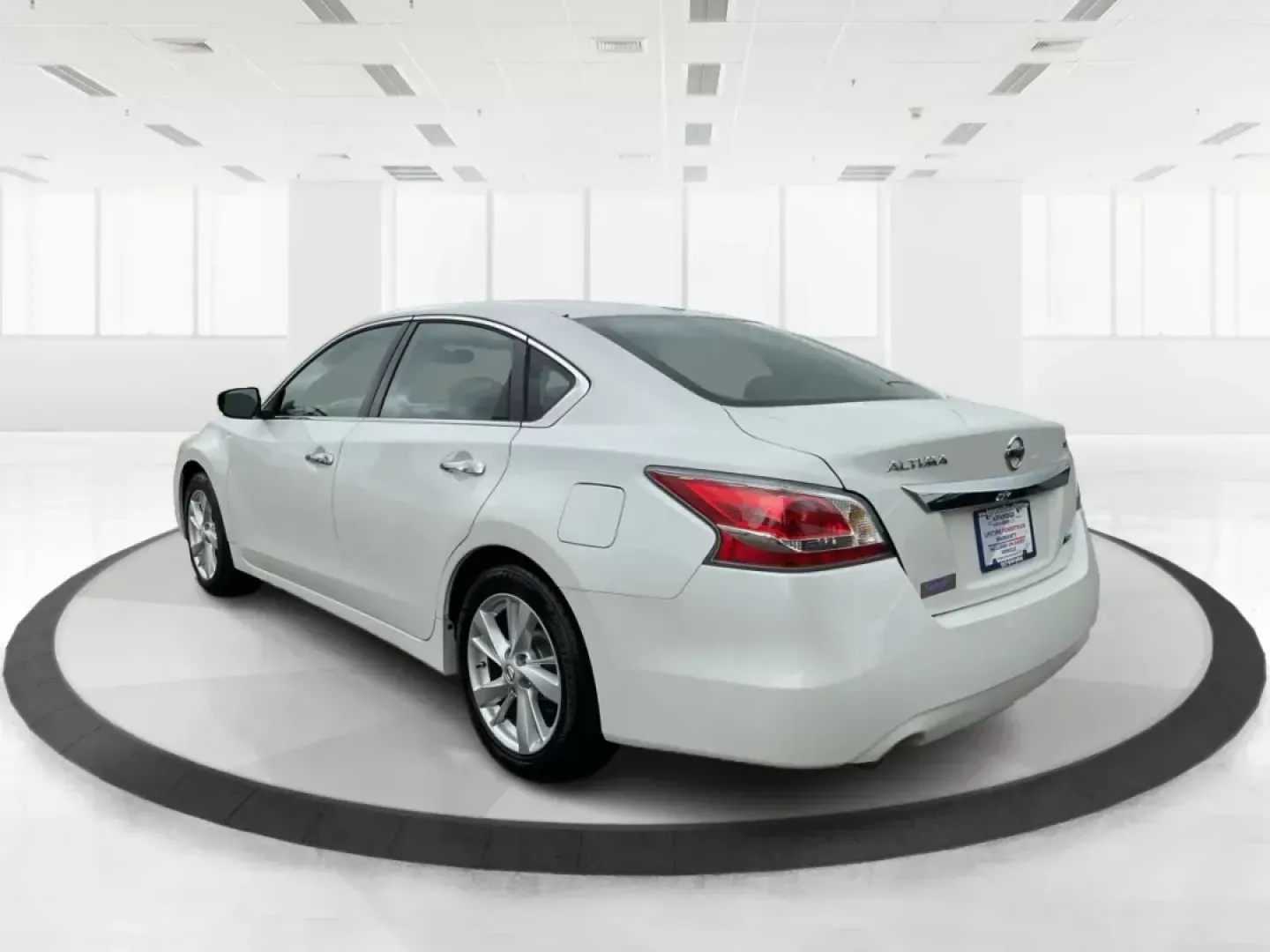 2014 Nissan Altima 2.5 SV (1N4AL3AP8EC) with an 2.5L I-4 DOHC engine, located at 1951 S Dayton Lakeview Rd., New Carlisle, OH, 45344, (937) 908-9800, 39.890999, -84.050255 - Photo#4