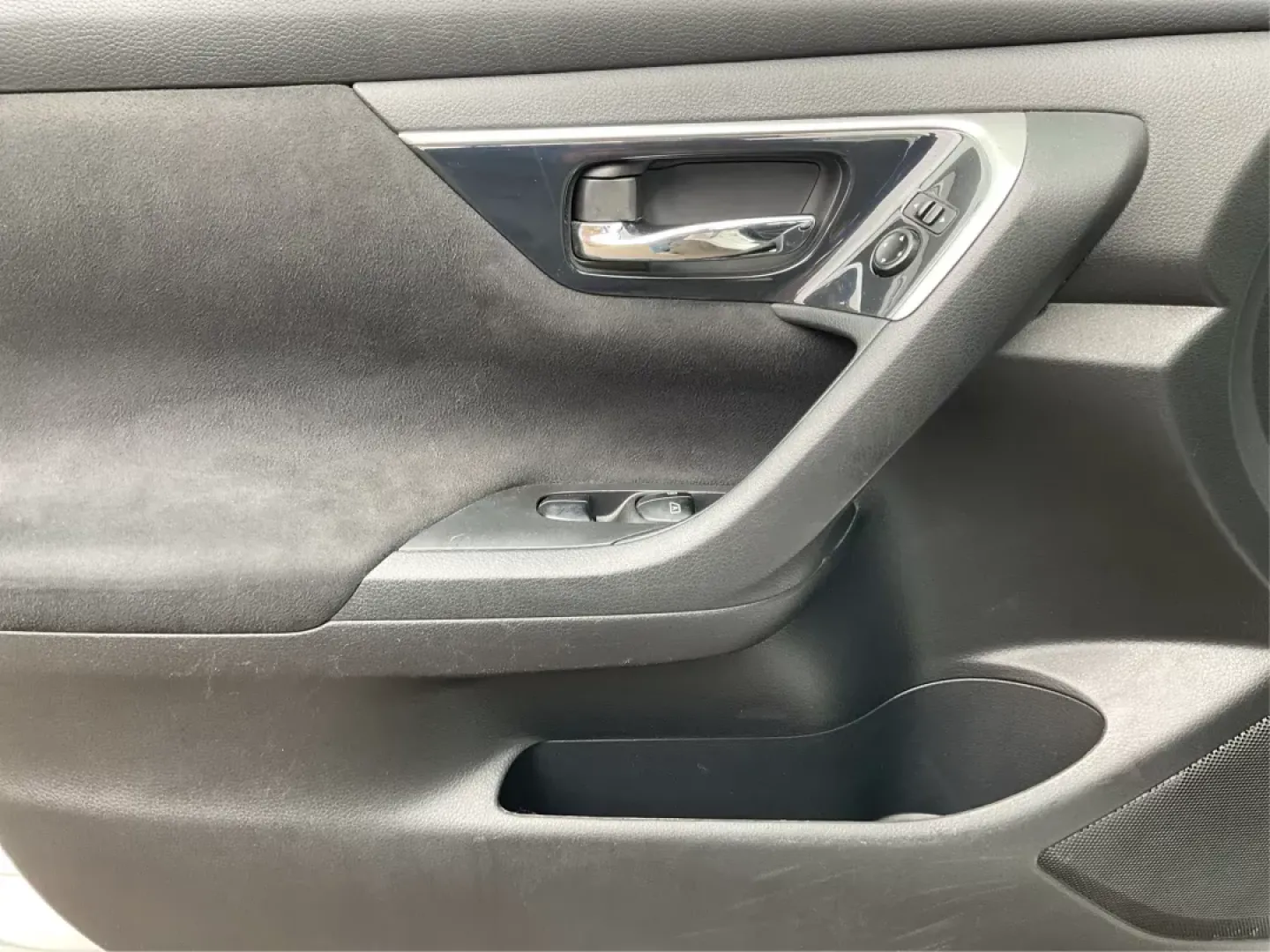 2014 Nissan Altima 2.5 SV (1N4AL3AP8EC) with an 2.5L I-4 DOHC engine, located at 1951 S Dayton Lakeview Rd., New Carlisle, OH, 45344, (937) 908-9800, 39.890999, -84.050255 - Photo#17