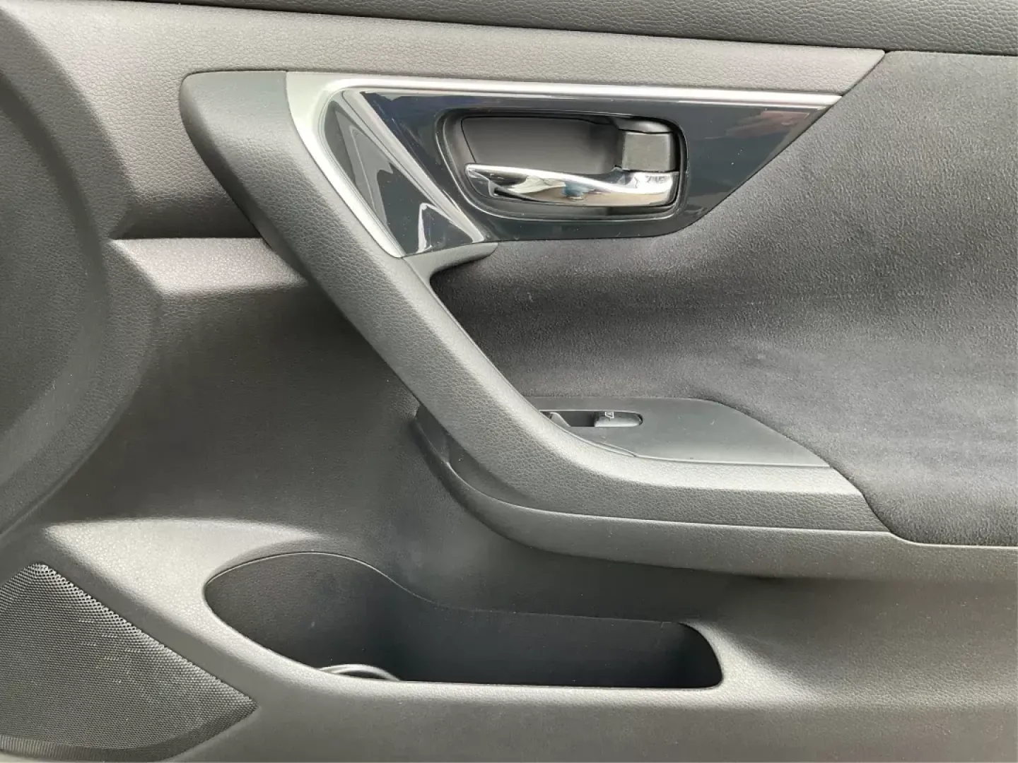 2014 Nissan Altima 2.5 SV (1N4AL3AP8EC) with an 2.5L I-4 DOHC engine, located at 1951 S Dayton Lakeview Rd., New Carlisle, OH, 45344, (937) 908-9800, 39.890999, -84.050255 - Photo#18