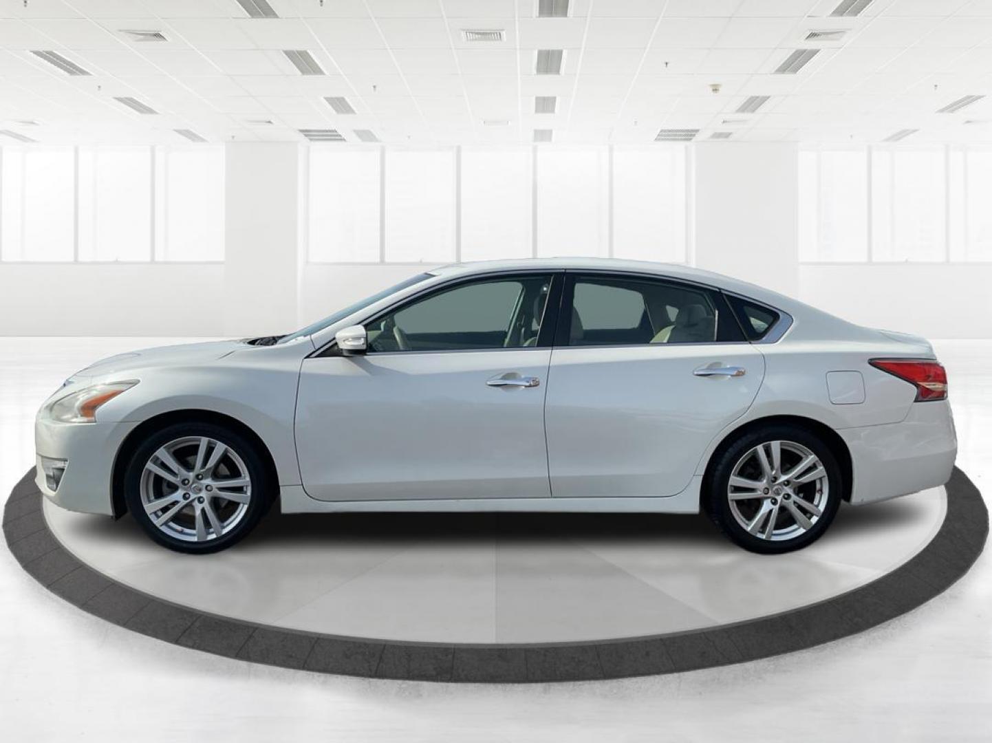 2014 Nissan Altima SL (1N4BL3AP1EC) with an Other engine, located at 1184 Kauffman Ave, Fairborn, OH, 45324, (937) 908-9800, 39.807072, -84.031563 - Photo#5