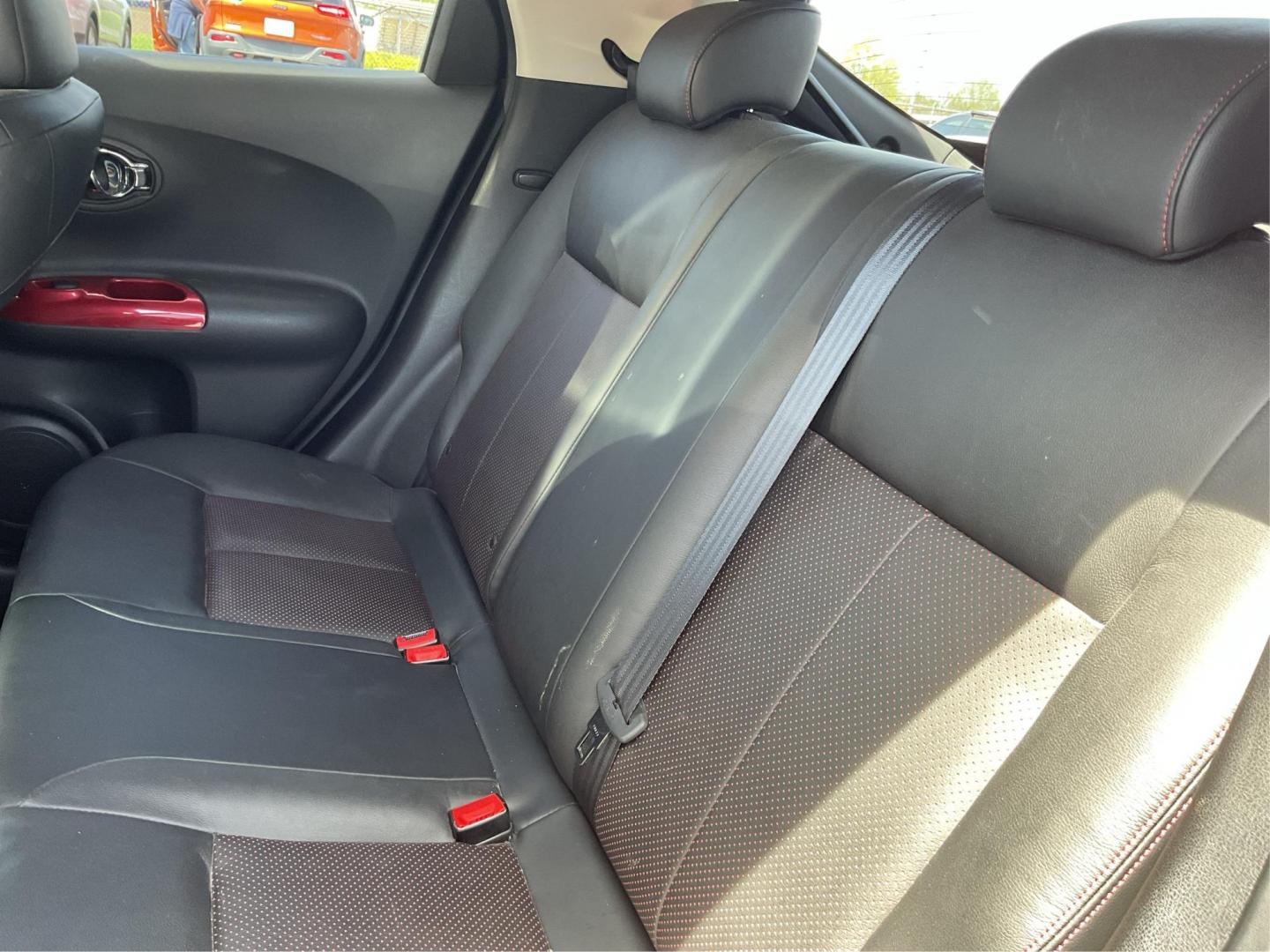 2014 Nissan Juke SL (JN8AF5MV3ET) with an 1.6L I-4 gasoline direct injection engine, located at 4508 South Dixie Dr, Moraine, OH, 45439, (937) 908-9800, 39.807072, -84.031563 - Photo#9