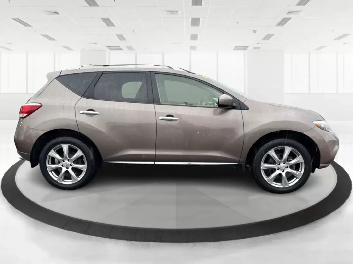 2017 Ford Escape SE (1FMCU0GD5HU) with an Other engine, located at 1230 East Main St, Xenia, OH, 45385, (937) 908-9800, 39.688042, -83.910538 - Photo#1