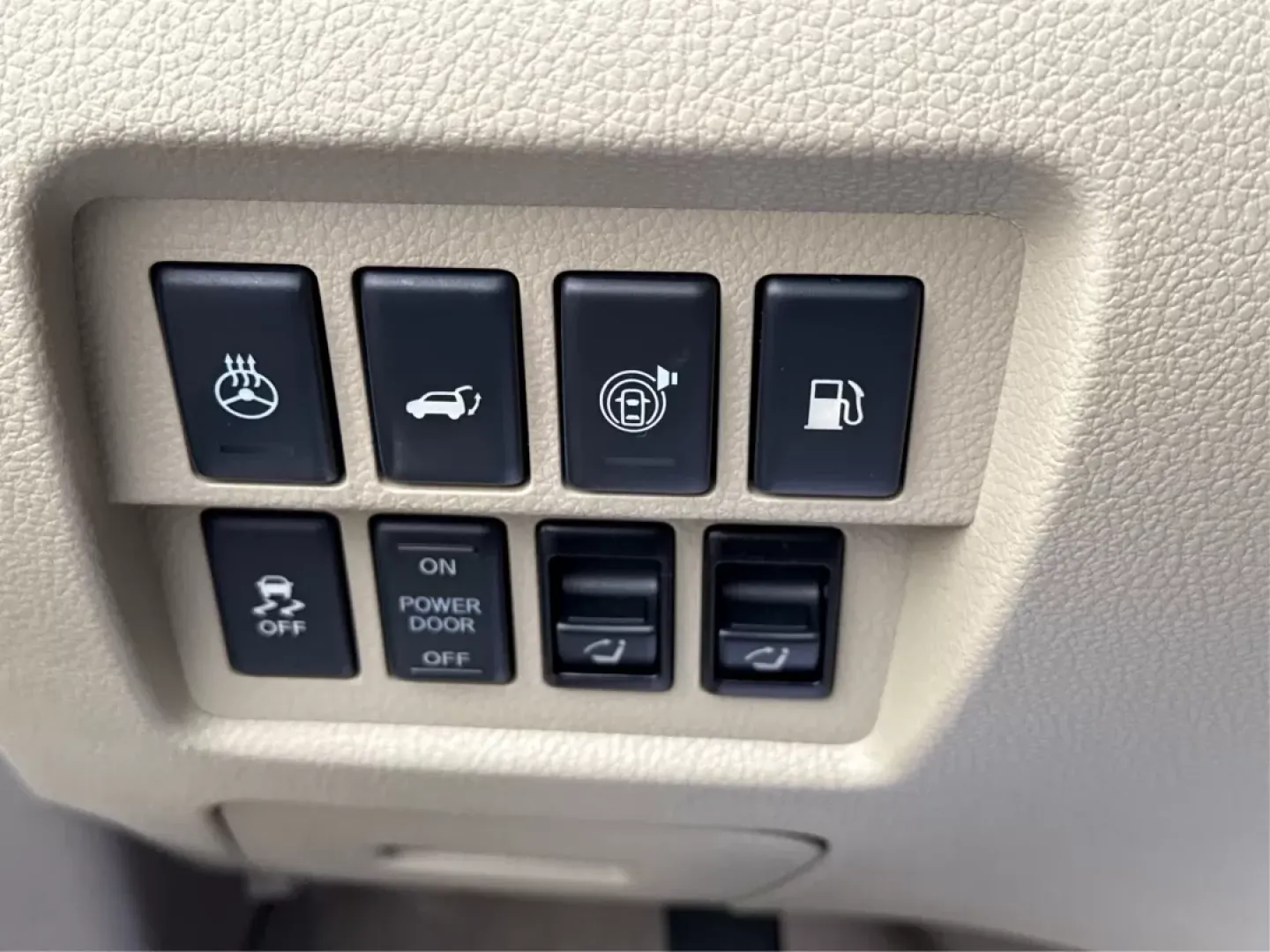 2017 Ford Escape SE (1FMCU0GD5HU) with an Other engine, located at 1230 East Main St, Xenia, OH, 45385, (937) 908-9800, 39.688042, -83.910538 - Photo#17