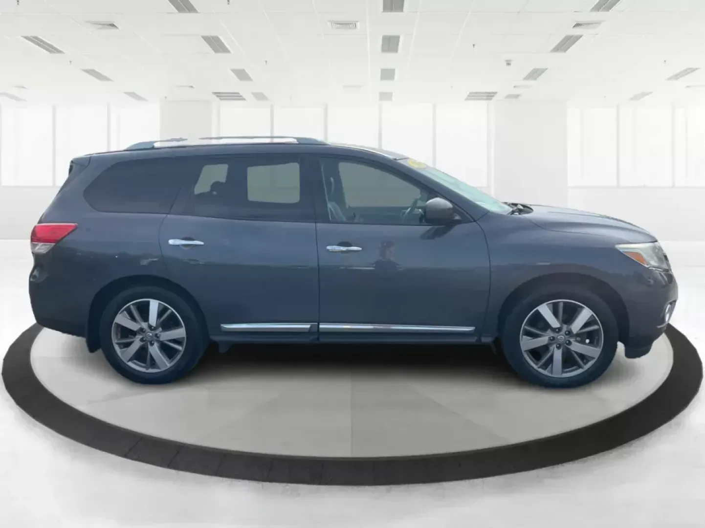 2014 Nissan Pathfinder Platinum (5N1AR2MM6EC) with an 3.5L V-6 DOHC engine, located at 1951 S Dayton Lakeview Rd., New Carlisle, OH, 45344, (937) 908-9800, 39.890999, -84.050255 - Photo#0