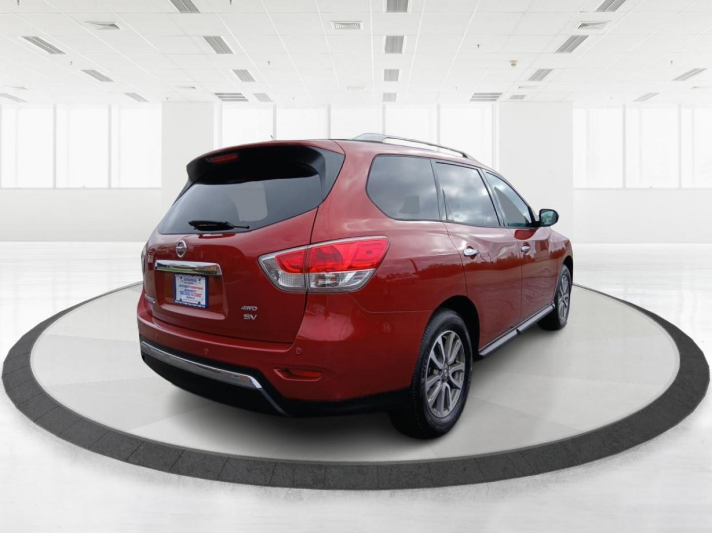 2014 Nissan Pathfinder SV 4WD (5N1AR2MMXEC) with an 3.5L V6 DOHC 24V engine, Continuously Variable Transmission transmission, located at 401 Woodman Dr, Riverside, OH, 45431, (937) 908-9800, 39.761024, -84.120956 - Photo#2