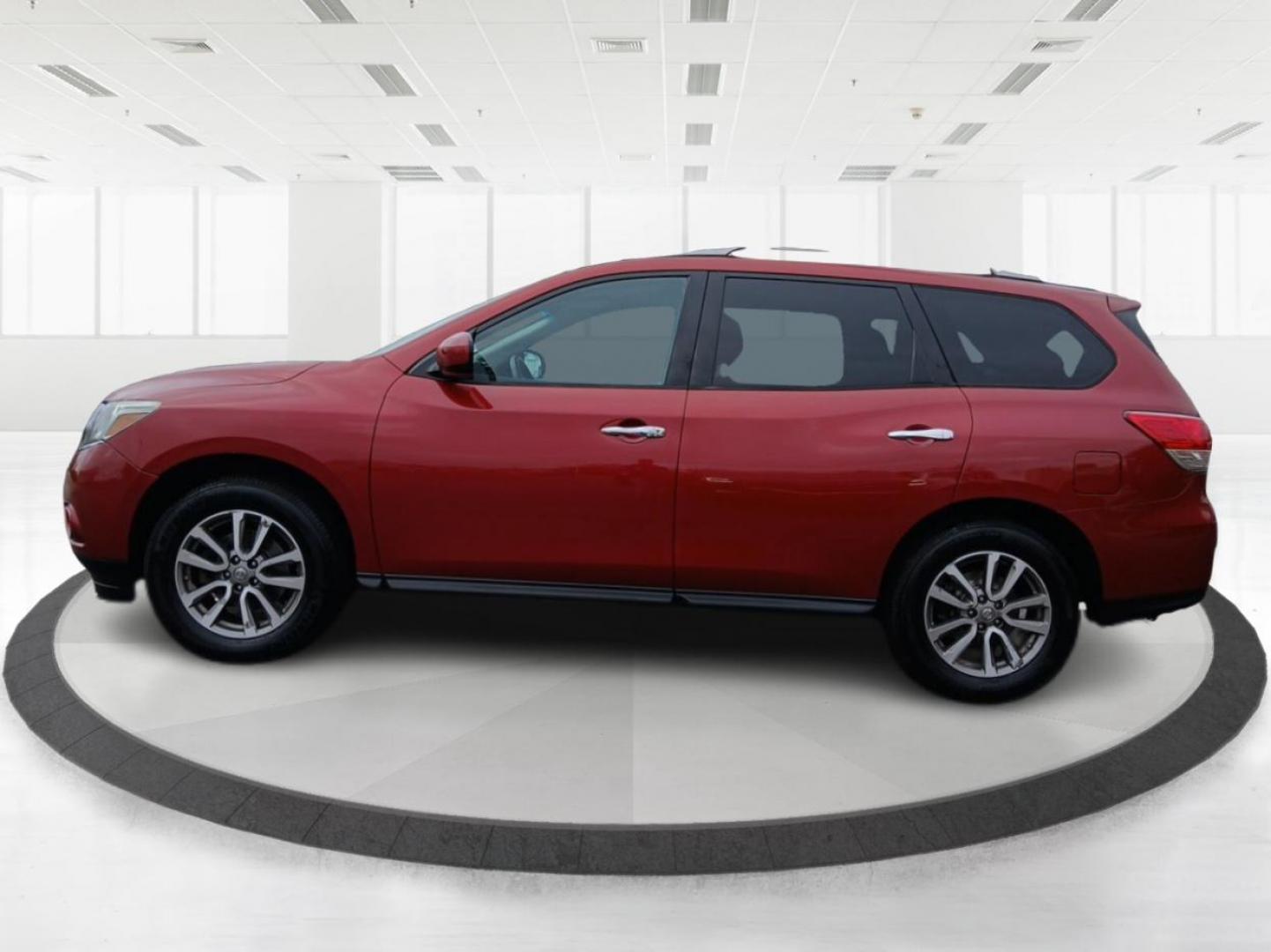 2014 Nissan Pathfinder SV 4WD (5N1AR2MMXEC) with an 3.5L V6 DOHC 24V engine, Continuously Variable Transmission transmission, located at 401 Woodman Dr, Riverside, OH, 45431, (937) 908-9800, 39.761024, -84.120956 - Photo#5