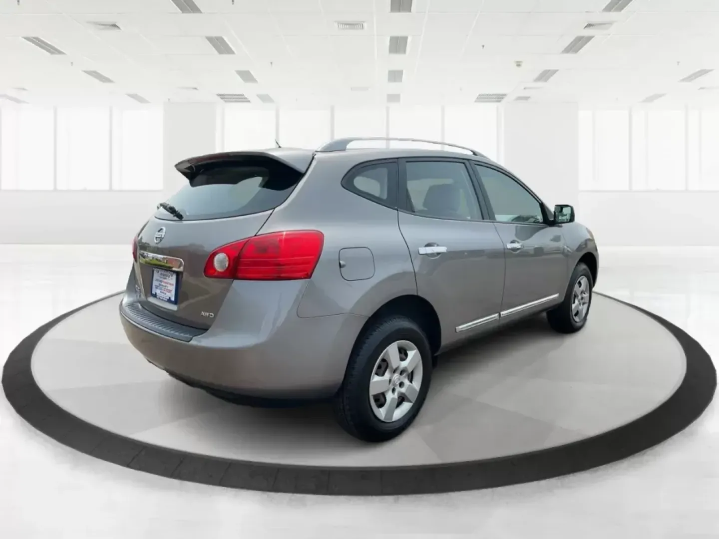 2014 Platinum Graphite Nissan Rogue Select S AWD (JN8AS5MV4EW) with an 2.5L L4 DOHC 16V engine, Continuously Variable Transmission transmission, located at 1184 Kauffman Ave, Fairborn, OH, 45324, (937) 908-9800, 39.807072, -84.031563 - Photo#2
