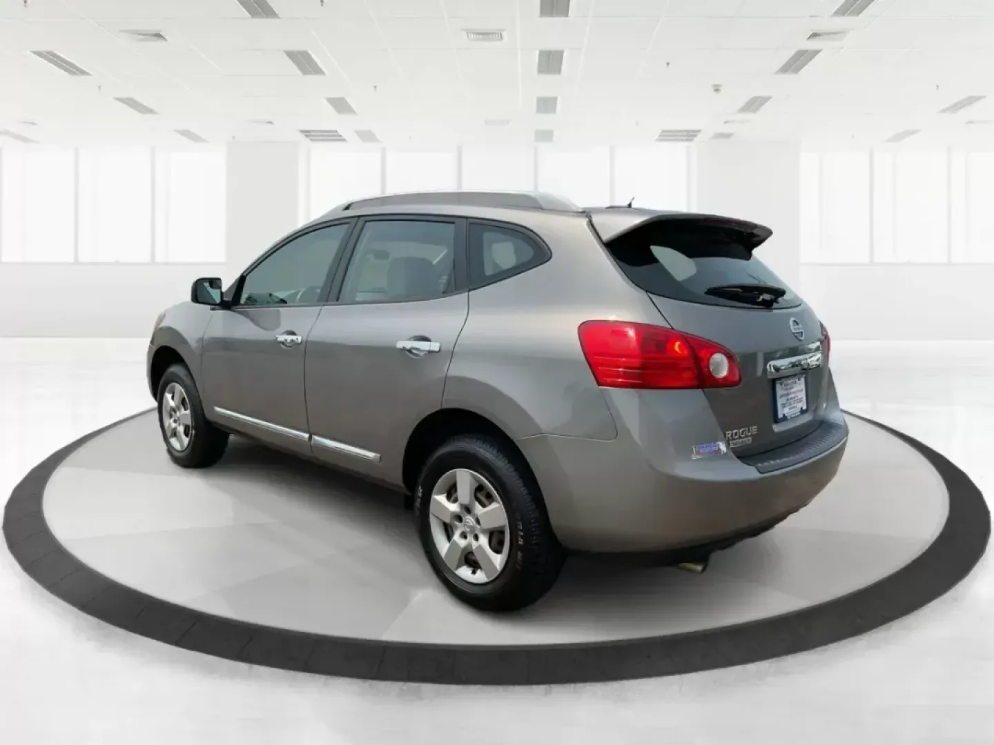 2014 Platinum Graphite Nissan Rogue Select S AWD (JN8AS5MV4EW) with an 2.5L L4 DOHC 16V engine, Continuously Variable Transmission transmission, located at 1184 Kauffman Ave, Fairborn, OH, 45324, (937) 908-9800, 39.807072, -84.031563 - Photo#4